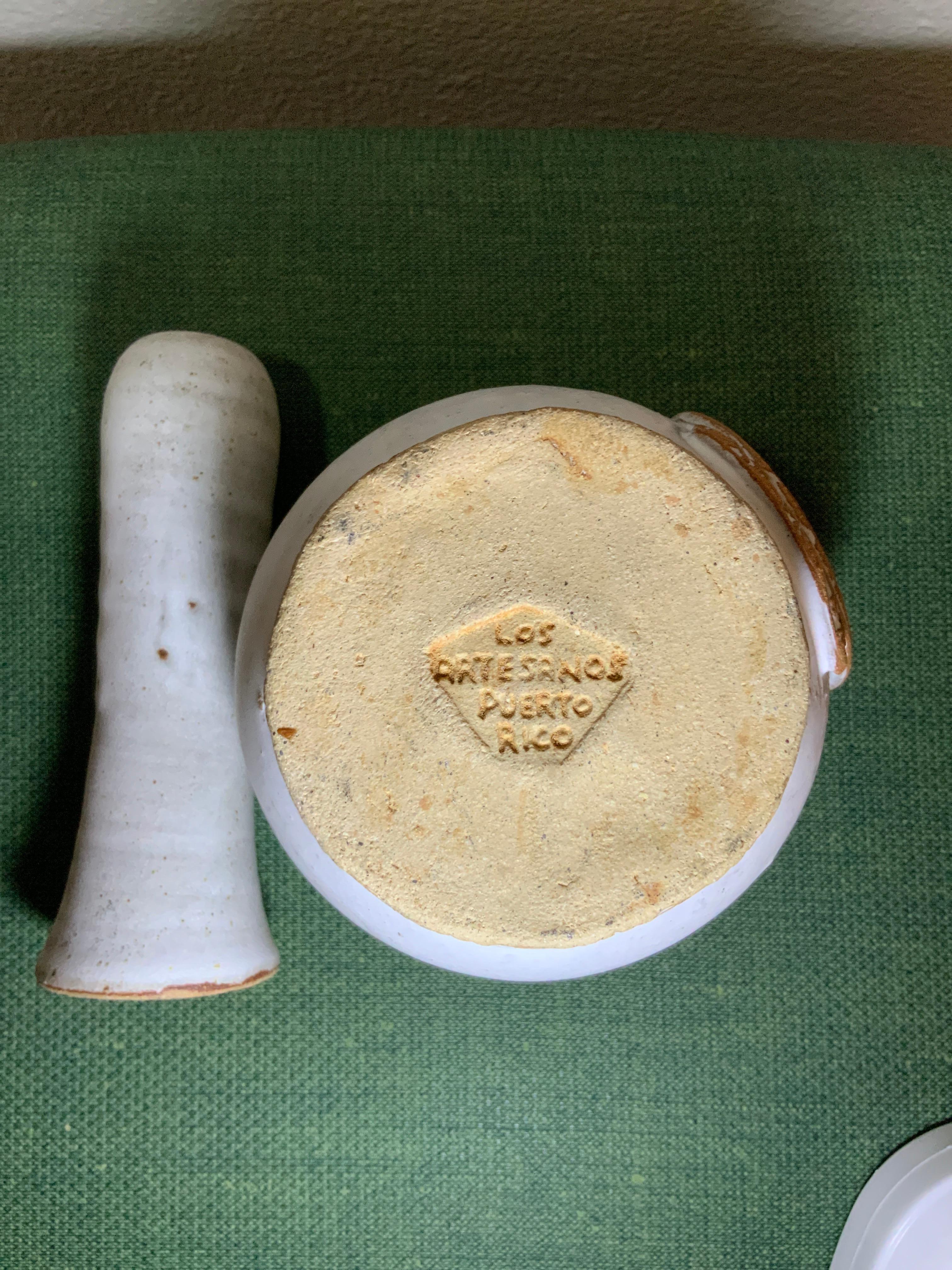 Los Artesanos Pottery Gulf Oil Refining Company 25e anniversaire édition Mortar Bon état - En vente à Guaynabo, PR