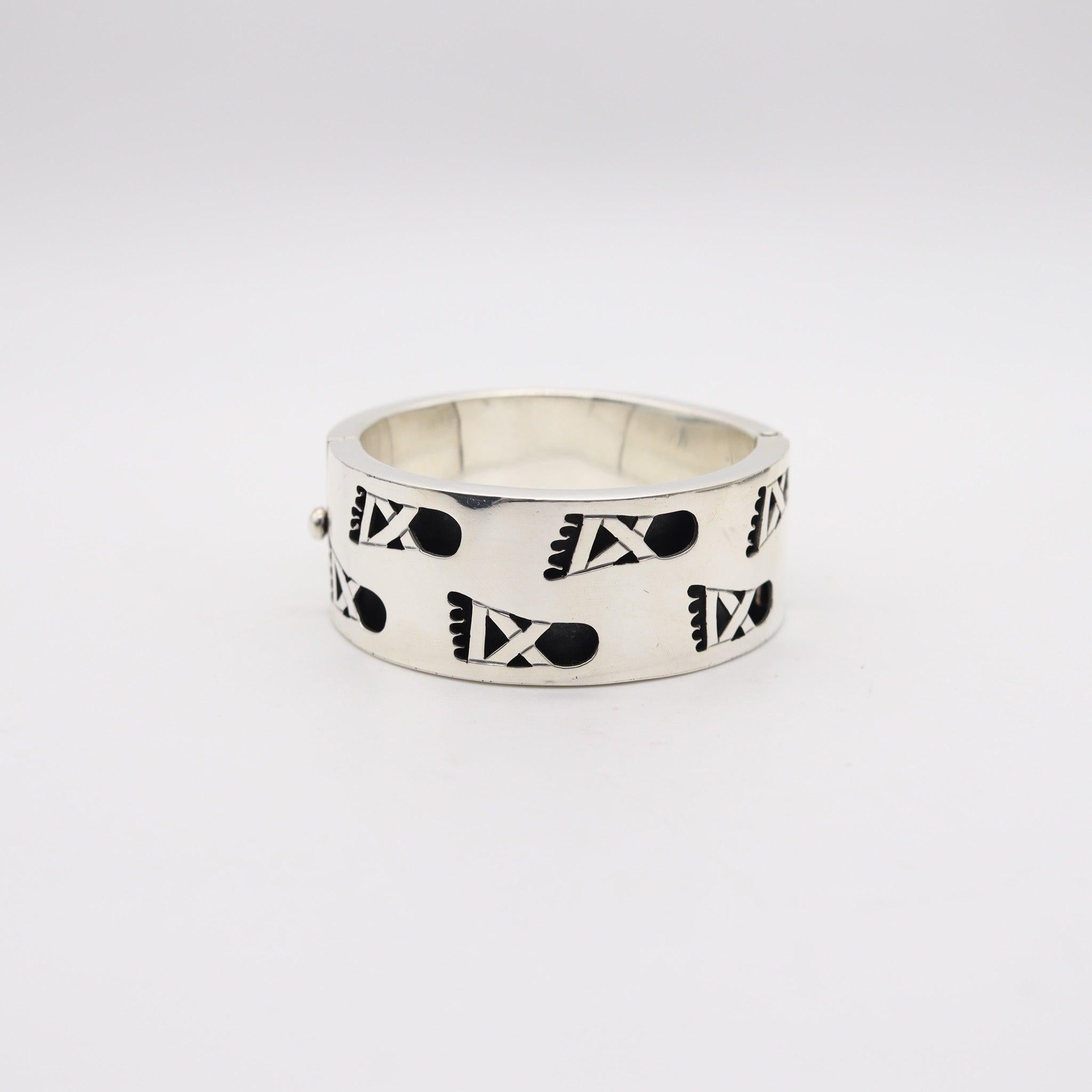 LOS BALLESTEROS 1960 Modernist Bangle Bracelet In Solid .925 Sterling Silver In Excellent Condition For Sale In Miami, FL
