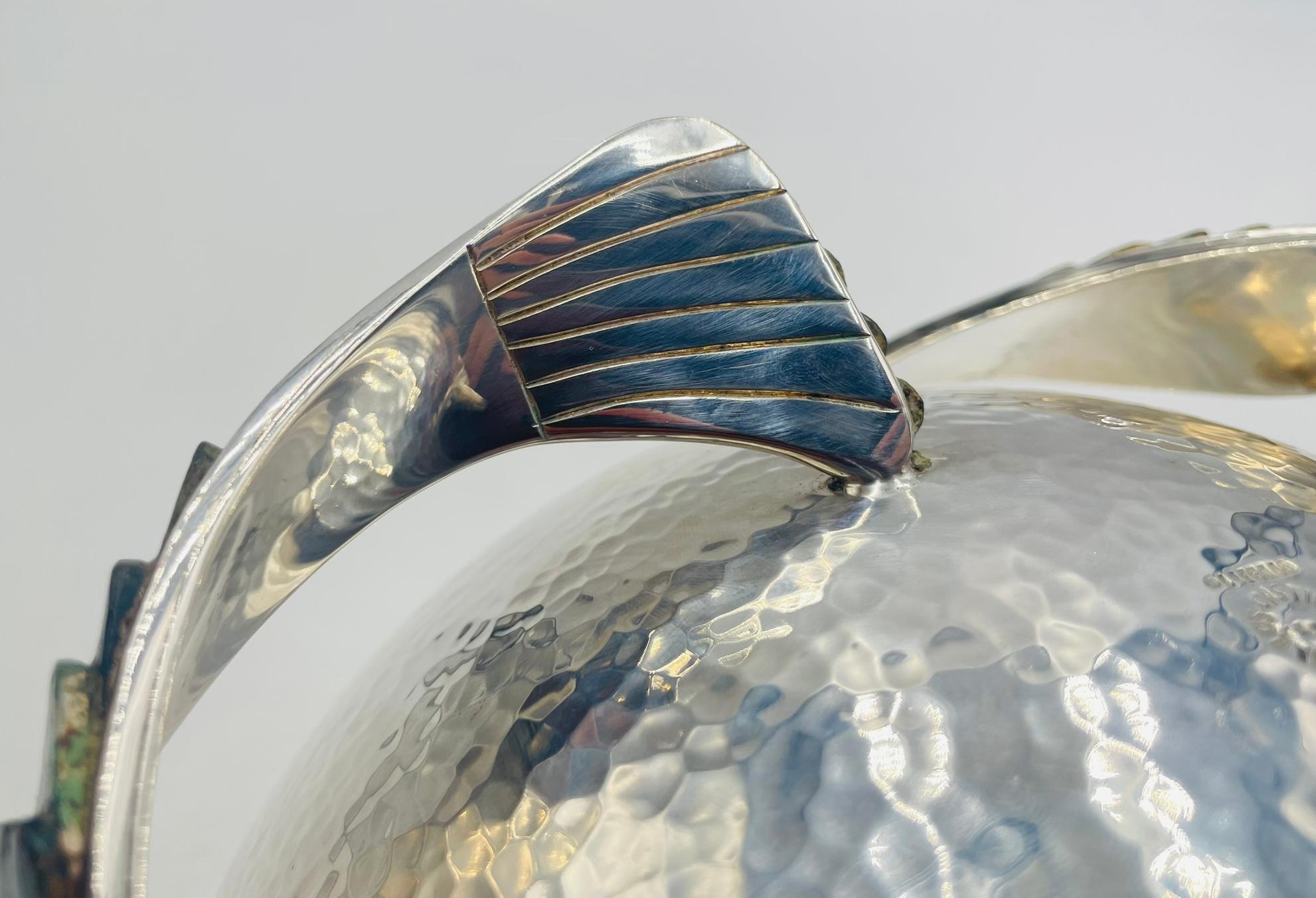 Los Castillo 1950 - Ciotola in argento con base di pesce intarsiata in malachite, Taxco, firmata in vendita 4