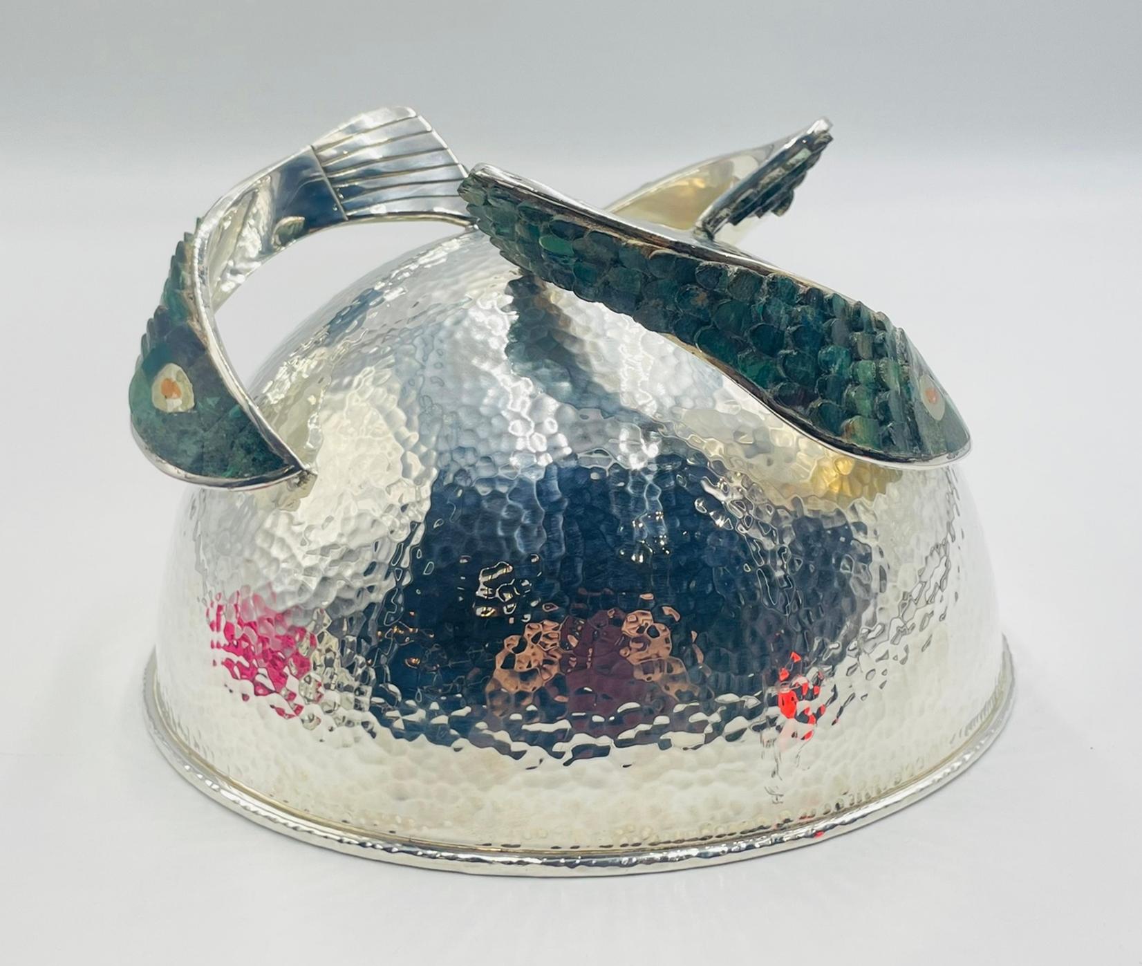 Los Castillo 1950 - Ciotola in argento con base di pesce intarsiata in malachite, Taxco, firmata in vendita 7