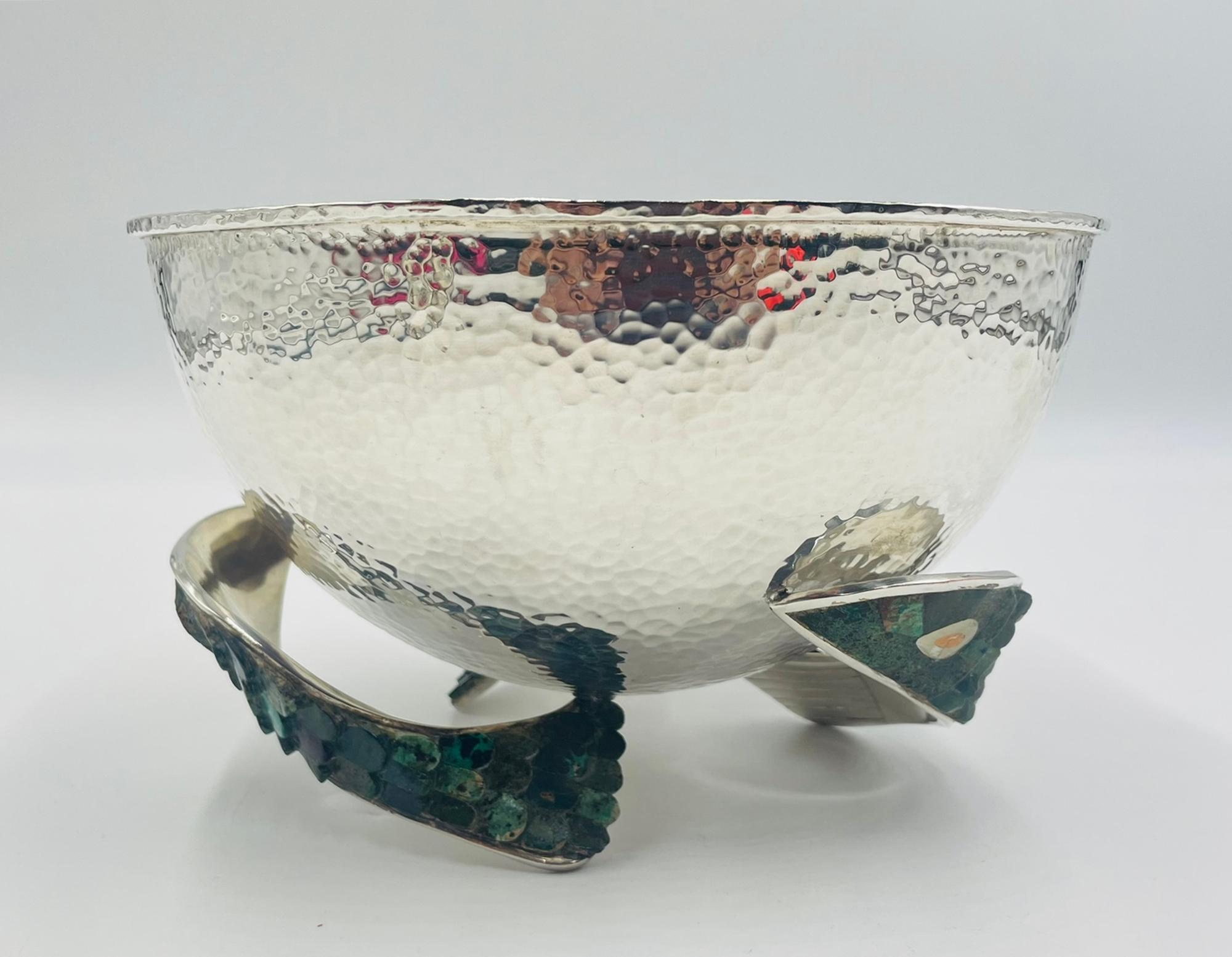 Messicano Los Castillo 1950 - Ciotola in argento con base di pesce intarsiata in malachite, Taxco, firmata in vendita