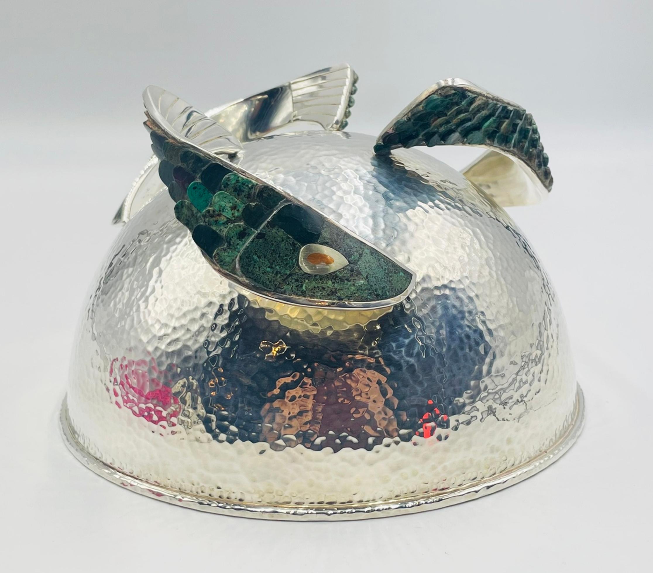 Los Castillo 1950 - Ciotola in argento con base di pesce intarsiata in malachite, Taxco, firmata In condizioni buone in vendita a Los Angeles, CA