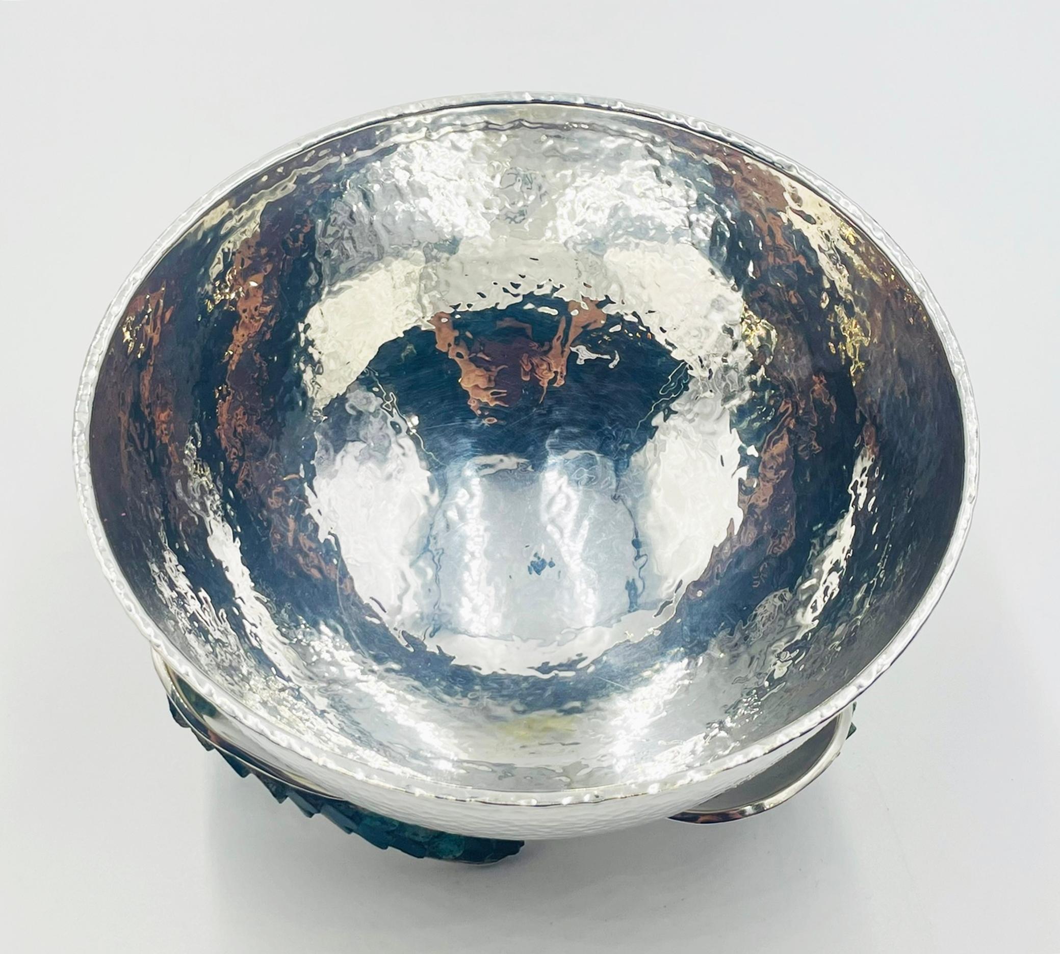 Placcato argento Los Castillo 1950 - Ciotola in argento con base di pesce intarsiata in malachite, Taxco, firmata in vendita