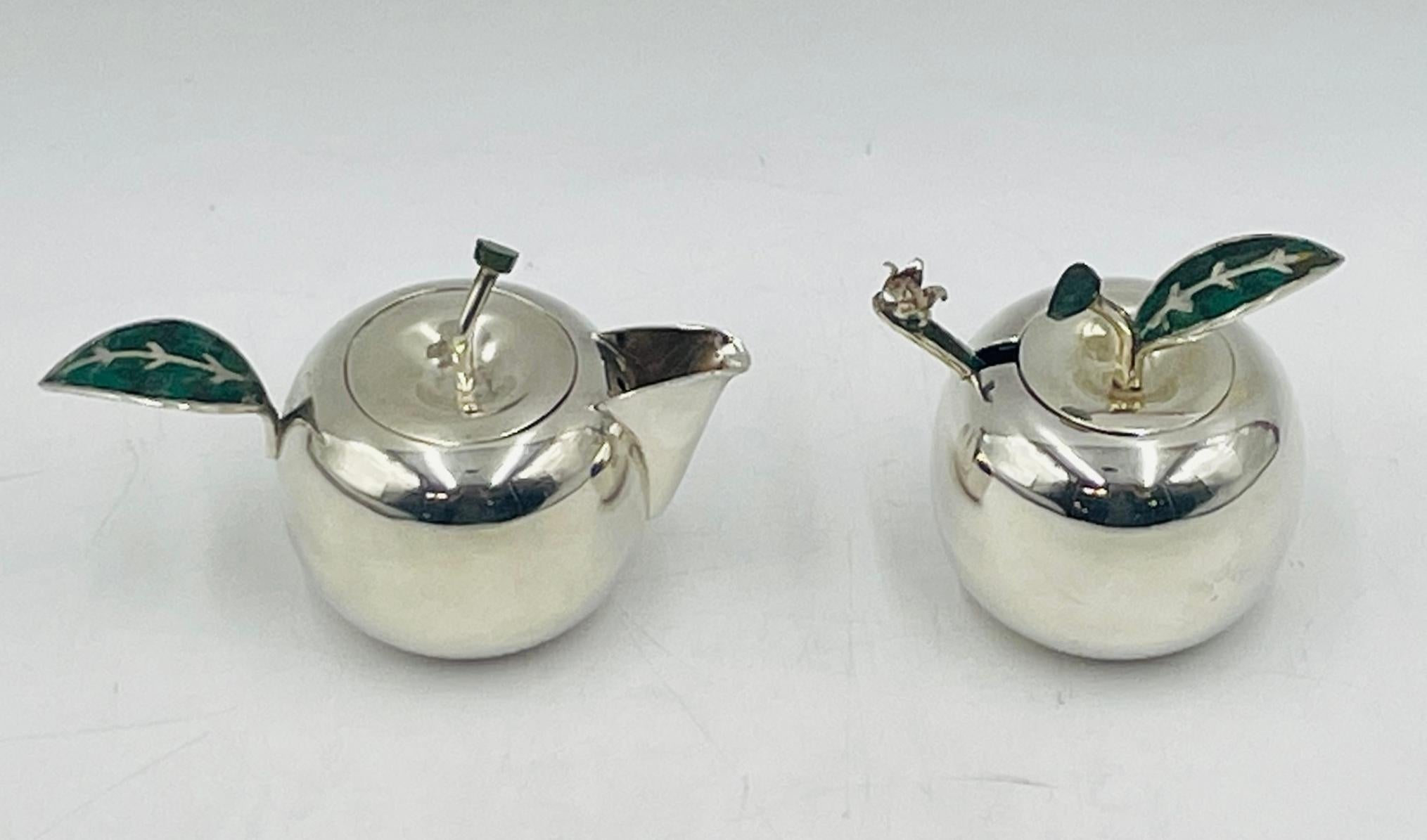 Hand-Crafted Los Castillo Apple-Shaped Silver Plate Creamer, Sugar Bowl & Matching Ladle For Sale