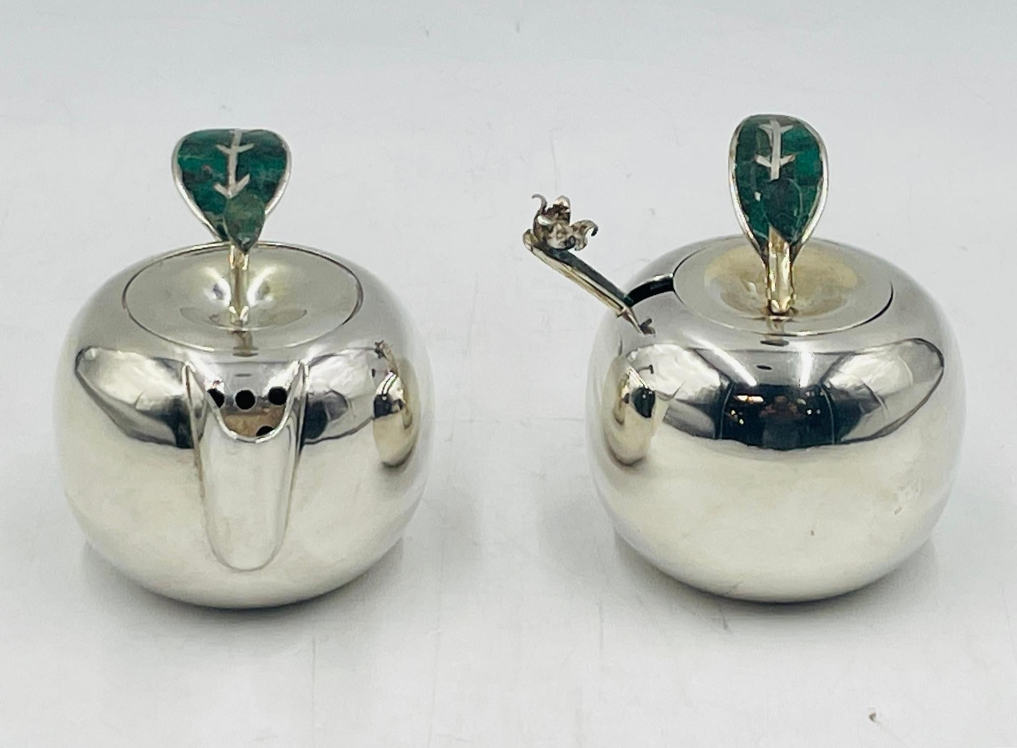 Los Castillo Apple-Shaped Silver Plate Creamer, Sugar Bowl & Matching Ladle In Good Condition For Sale In Los Angeles, CA