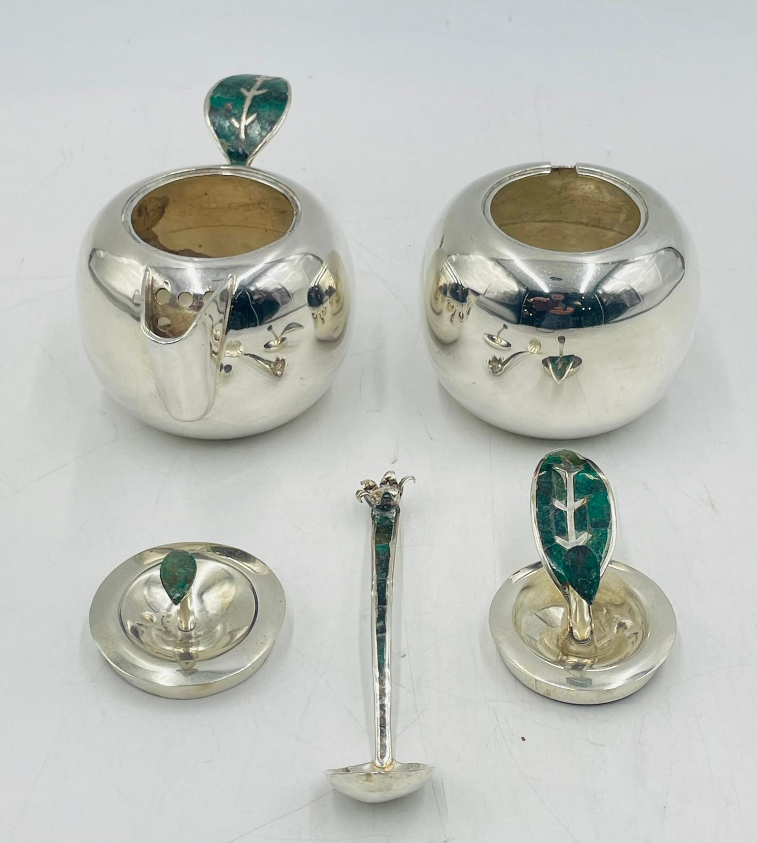 Los Castillo Apple-Shaped Silver Plate Creamer, Sugar Bowl & Matching Ladle For Sale 1