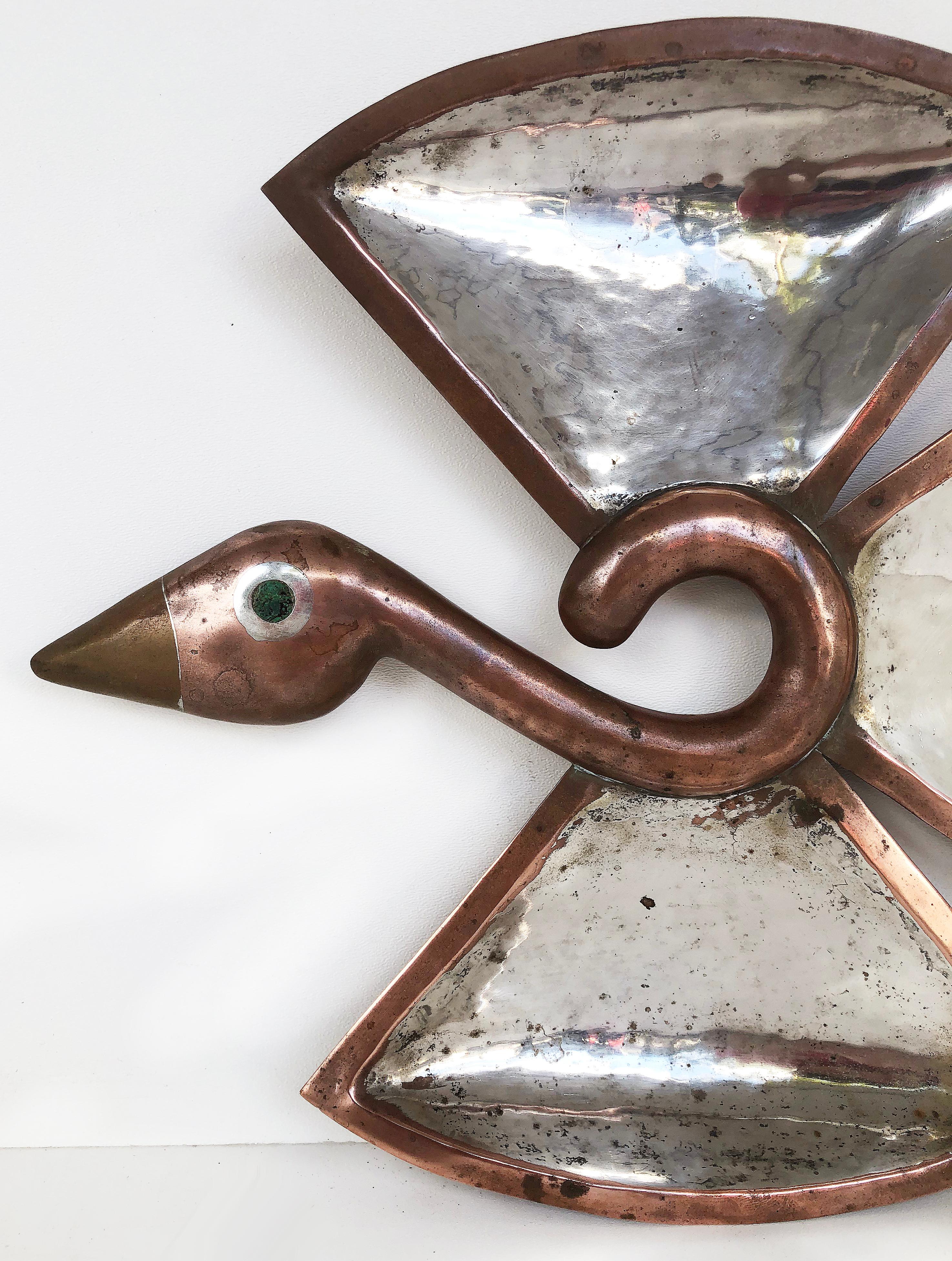 Los Castillo mid-century mixed metals bird serving plate, Mexico

Offered for sale is a Mid-Century Modern hand-crafted mixed metals three-section serving plate from Los Castillo of Mexico. The piece is created in the form of a bird with wings and