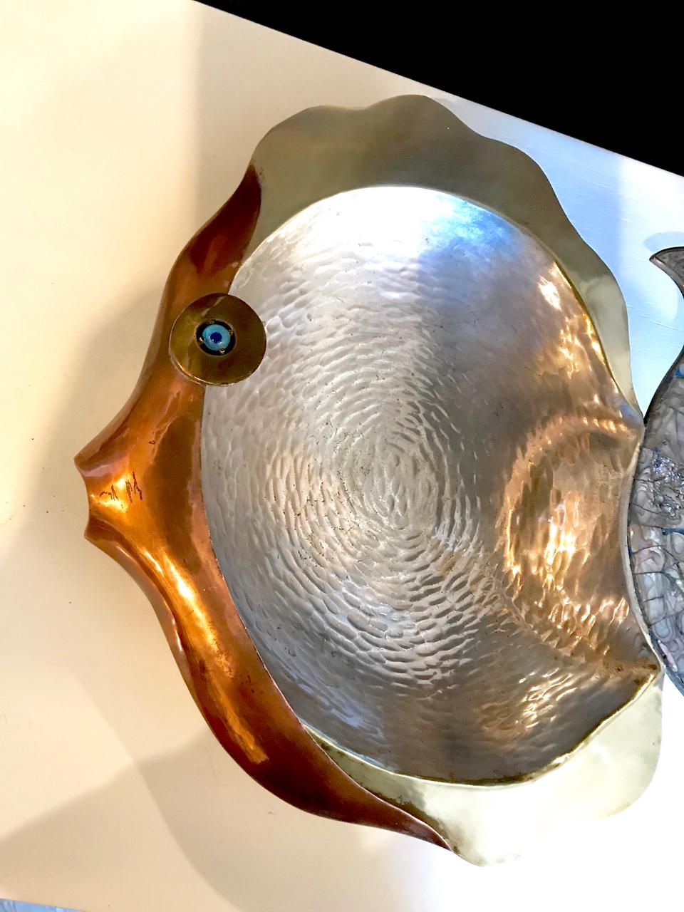Plaqué argent Plat à poisson en métal mélangé et ormeau de Los Castillo, du milieu du 20ème siècle en vente