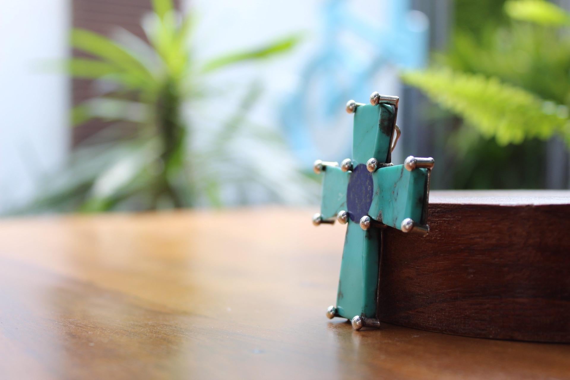 Los Castillo silver, Turquoise & Lapis Lazuli Pin cross, foy your consideration, a rare piece from Los Castillo mixed with two beautiful stones. A bit of Mexican modernism.