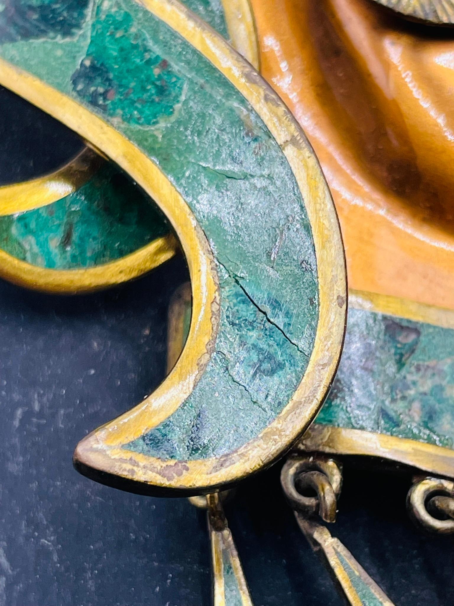 Sculpture murale aztèque de style Los Castillo en laiton, cuivre et malachite, années 1950 Mexique en vente 4