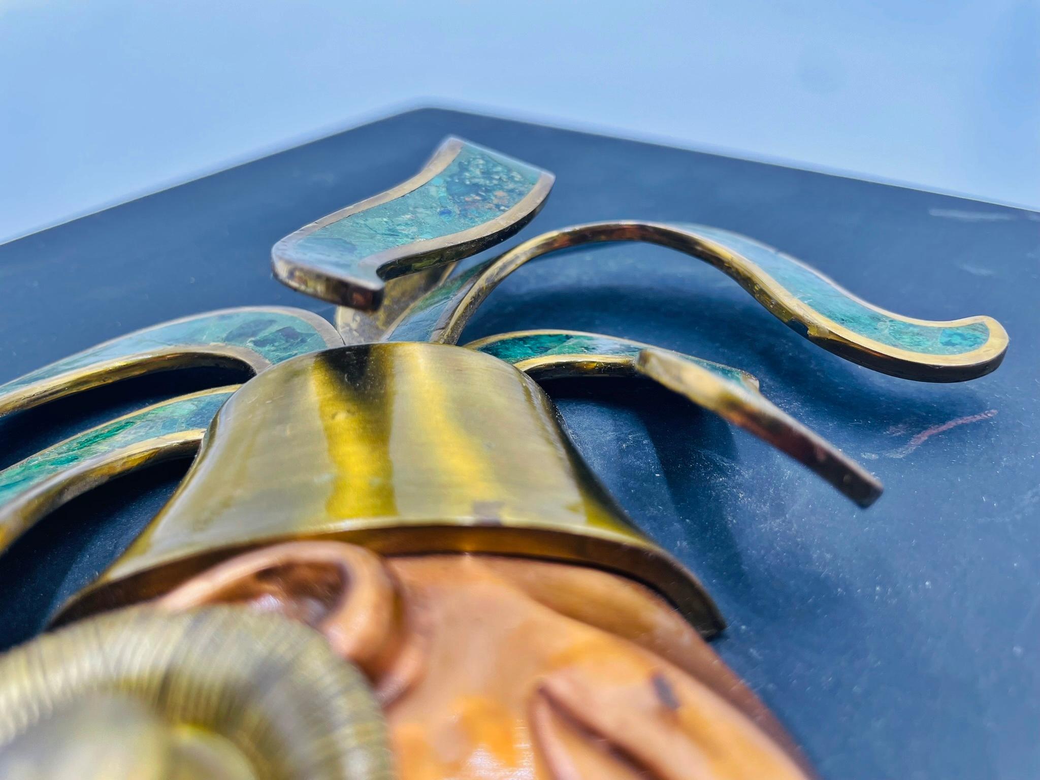 Sculpture murale aztèque de style Los Castillo en laiton, cuivre et malachite, années 1950 Mexique en vente 7