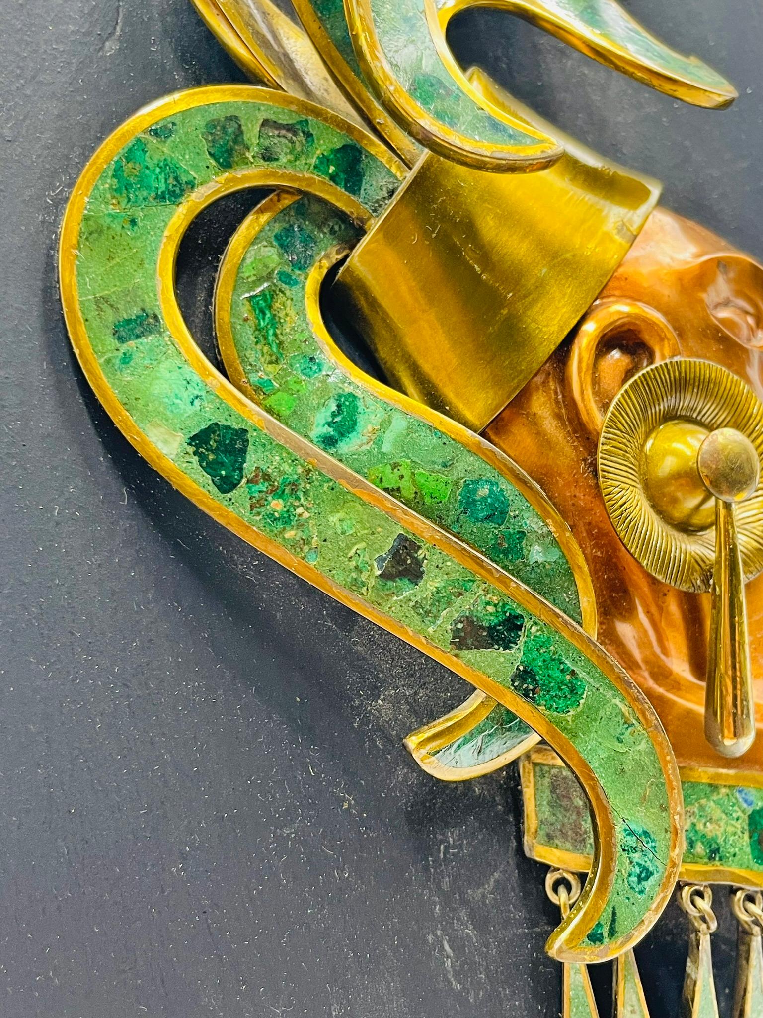 Sculpture murale aztèque de style Los Castillo en laiton, cuivre et malachite, années 1950 Mexique en vente 9