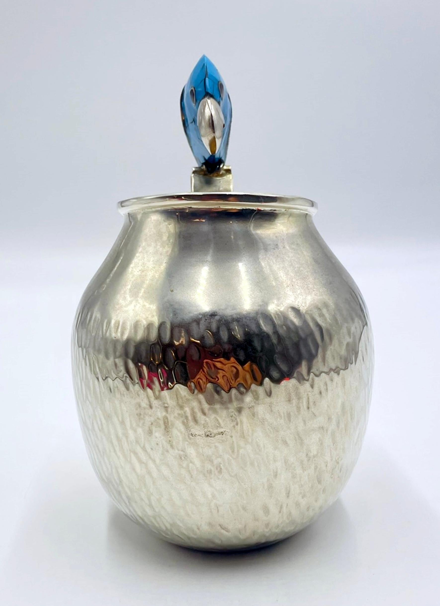 Los Fajardo Silver-Plated Pitcher with Blue Stone Inlaid Parrot Handle, Mexico im Zustand „Gut“ im Angebot in Los Angeles, CA