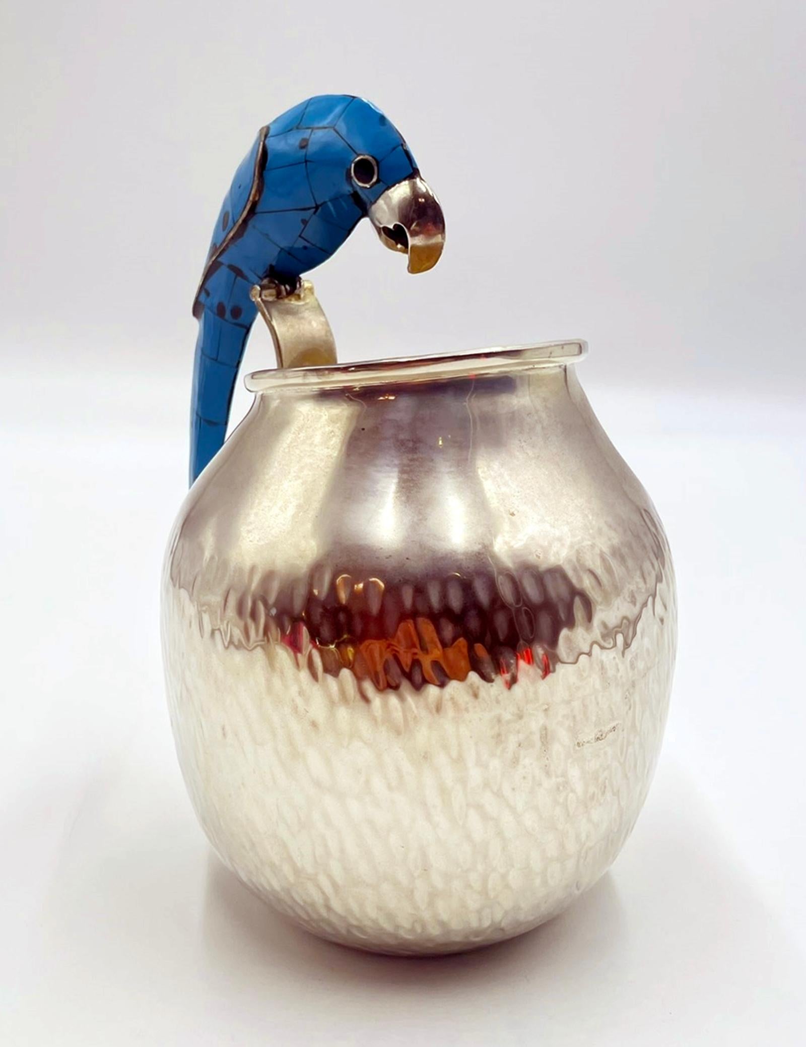 Los Fajardo Silver-Plated Pitcher with Blue Stone Inlaid Parrot Handle, Mexico (Mitte des 20. Jahrhunderts) im Angebot