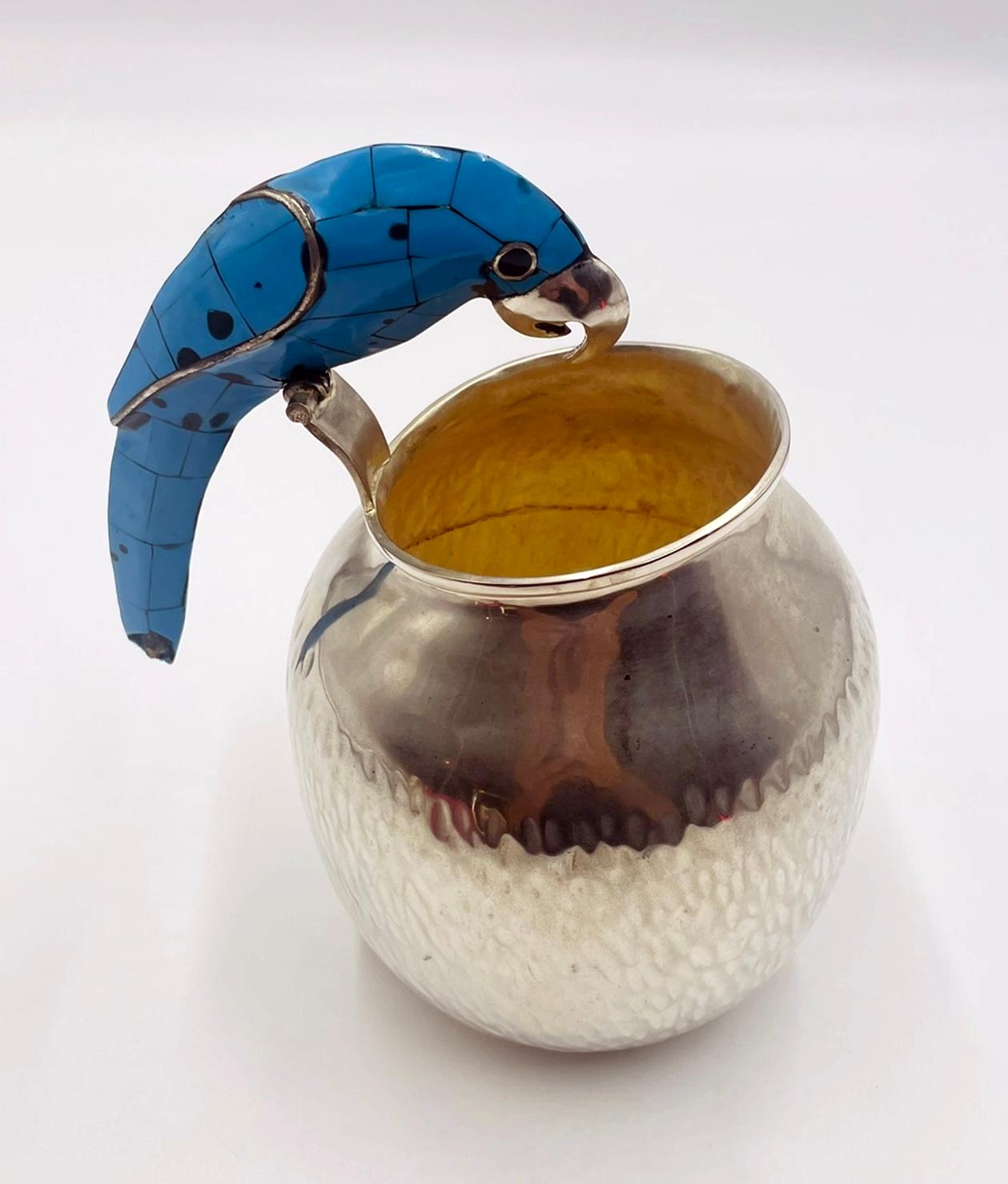 Los Fajardo Silver-Plated Pitcher with Blue Stone Inlaid Parrot Handle, Mexico (Versilberung) im Angebot