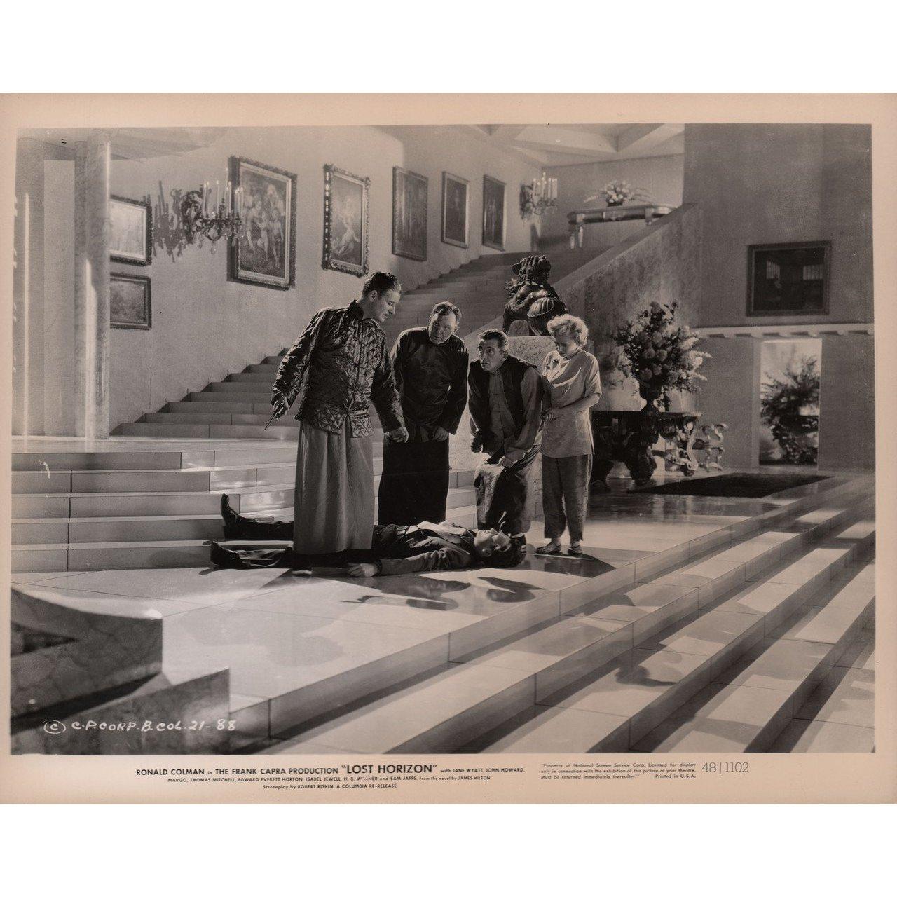 Photo originale américaine de 1937 en gélatine argentée à poids unique pour le film Horizon perdu réalisé par Frank Capra avec Ronald Colman / Jane Wyatt / Edward Everett Horton / John Howard. Bon état. Veuillez noter que la taille est indiquée en