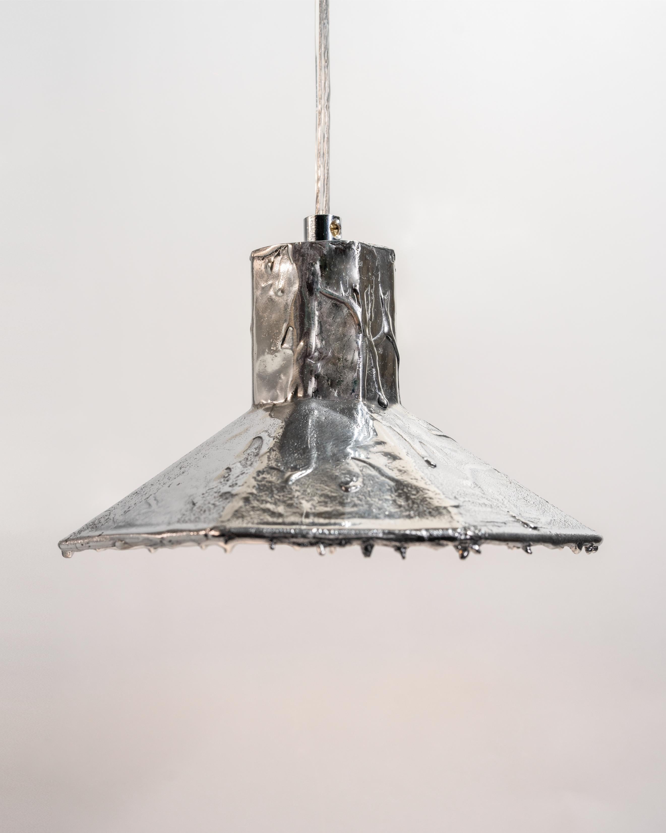 Lampada a sospensione Lost 8 di Studio Birtane
Esclusivo PHILIA.
Dimensioni:  L 22 x P 22 x H 12 cm
Materiali: Alluminio fuso
Sono disponibili anche la versione in bronzo fuso e le finiture lucide o patinate.

Tutte le nostre lampade possono essere