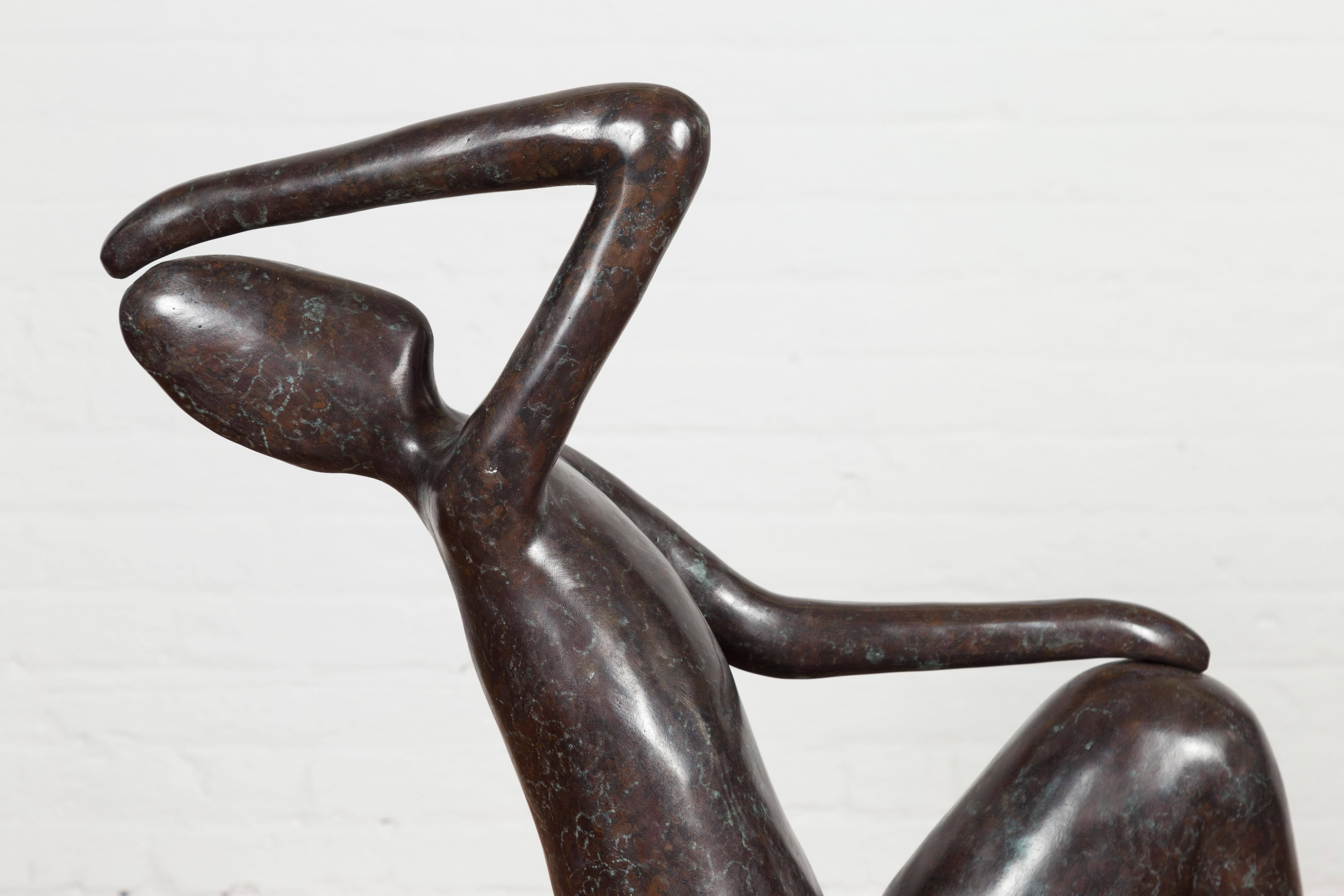 Moderne abstrakte Frau-Bronze-Skulptur im Angebot 6