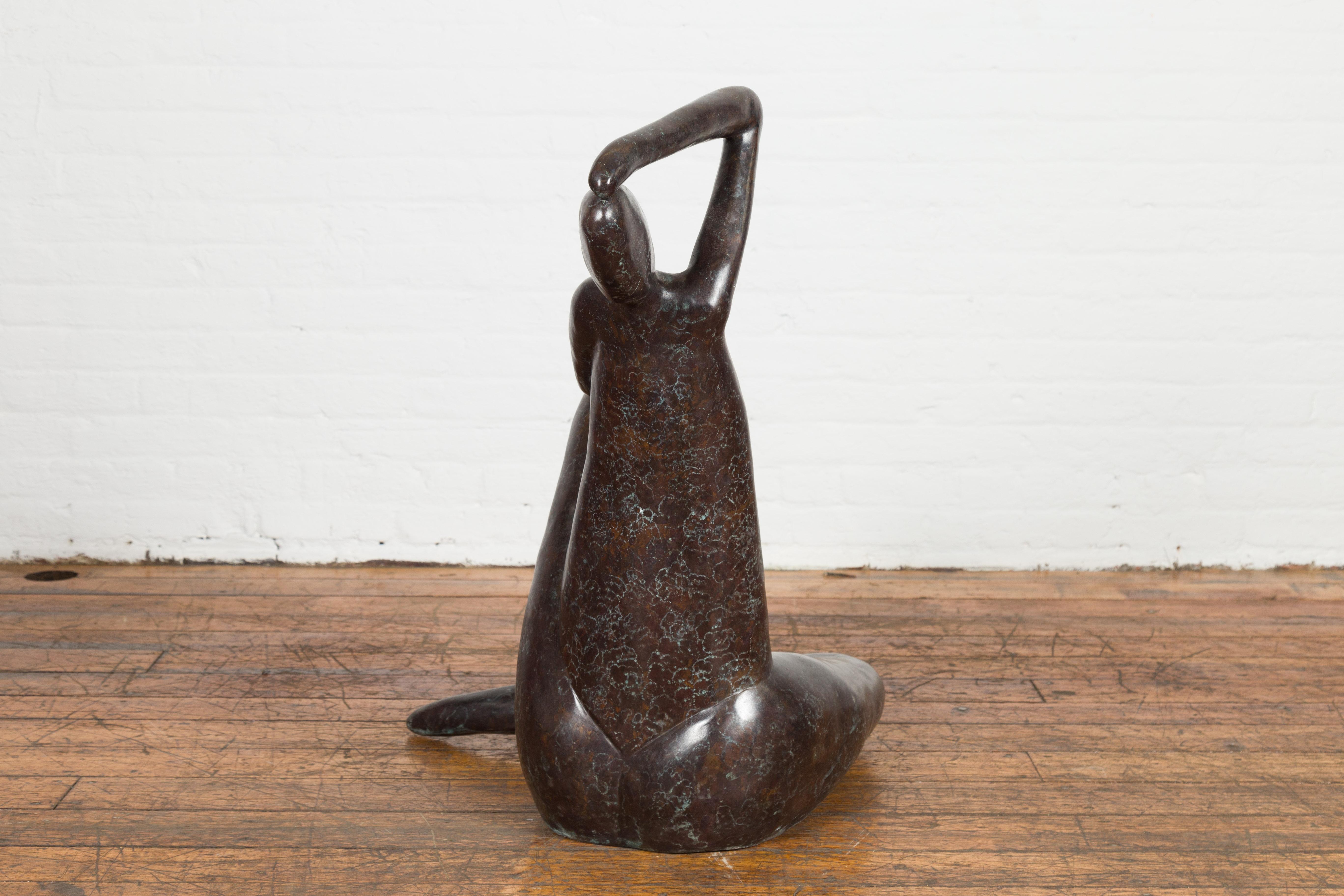 Moderne abstrakte Frau-Bronze-Skulptur im Angebot 7