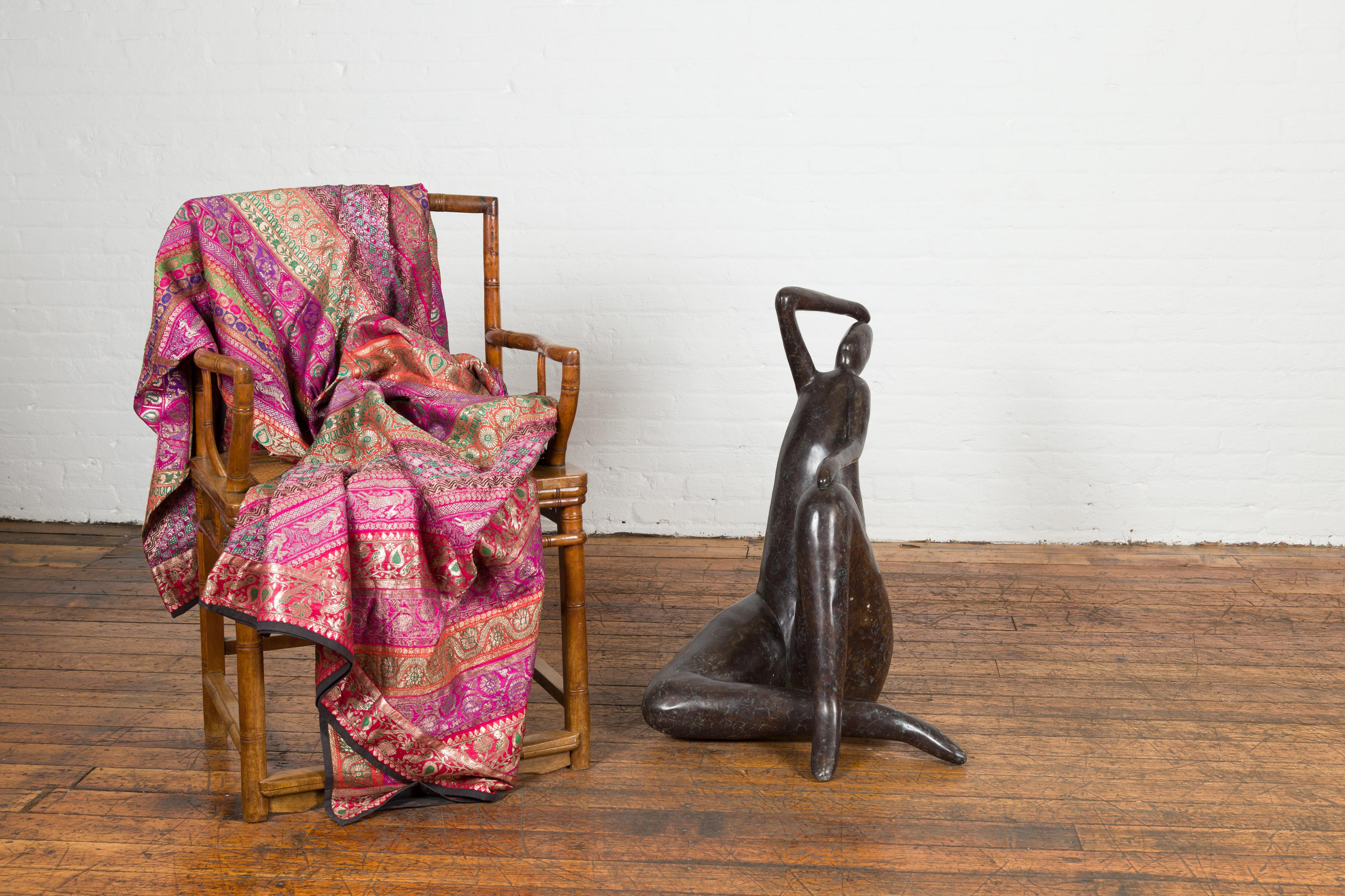 Moderne abstrakte Frau-Bronze-Skulptur (Gegossen) im Angebot