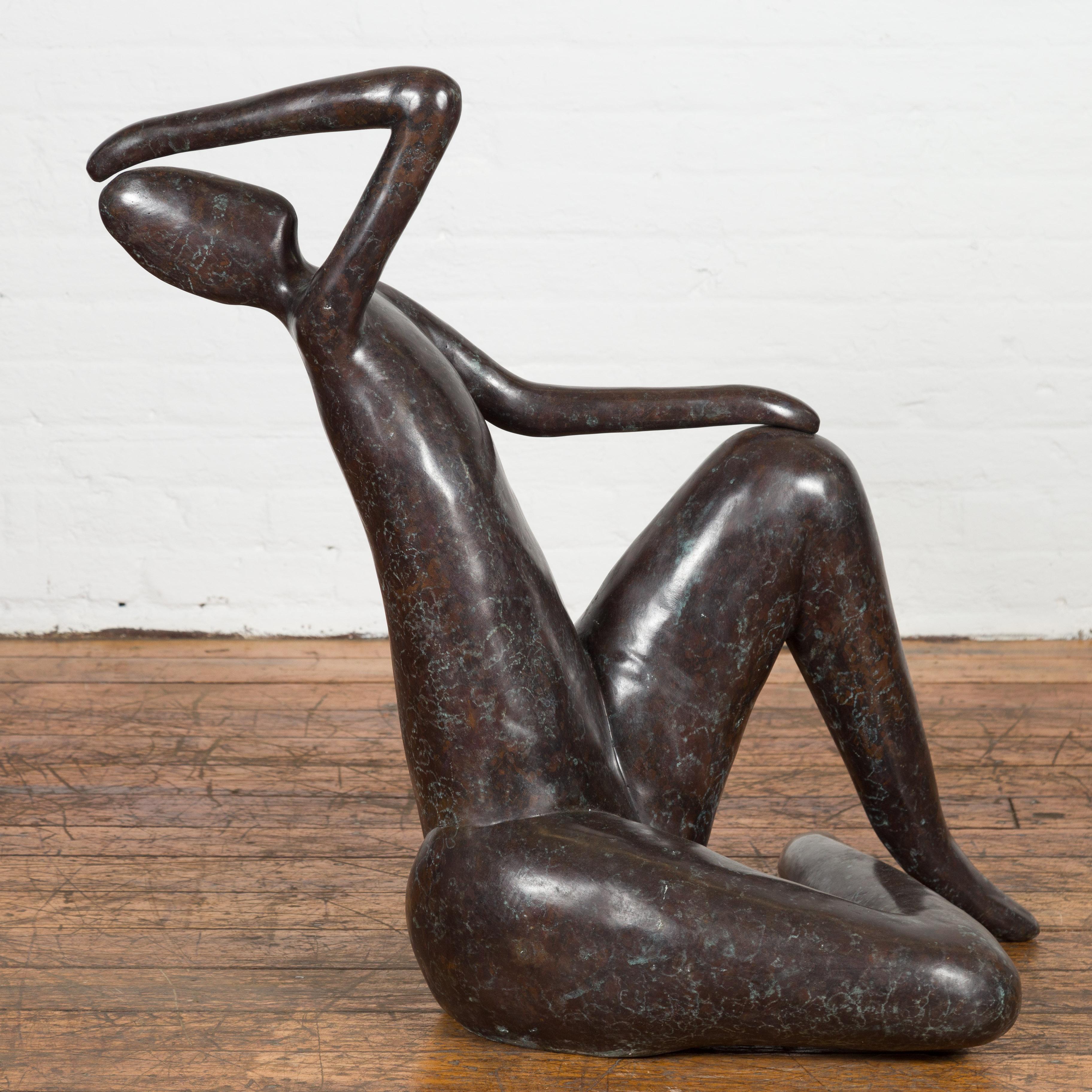 Moderne abstrakte Frau-Bronze-Skulptur im Angebot 3