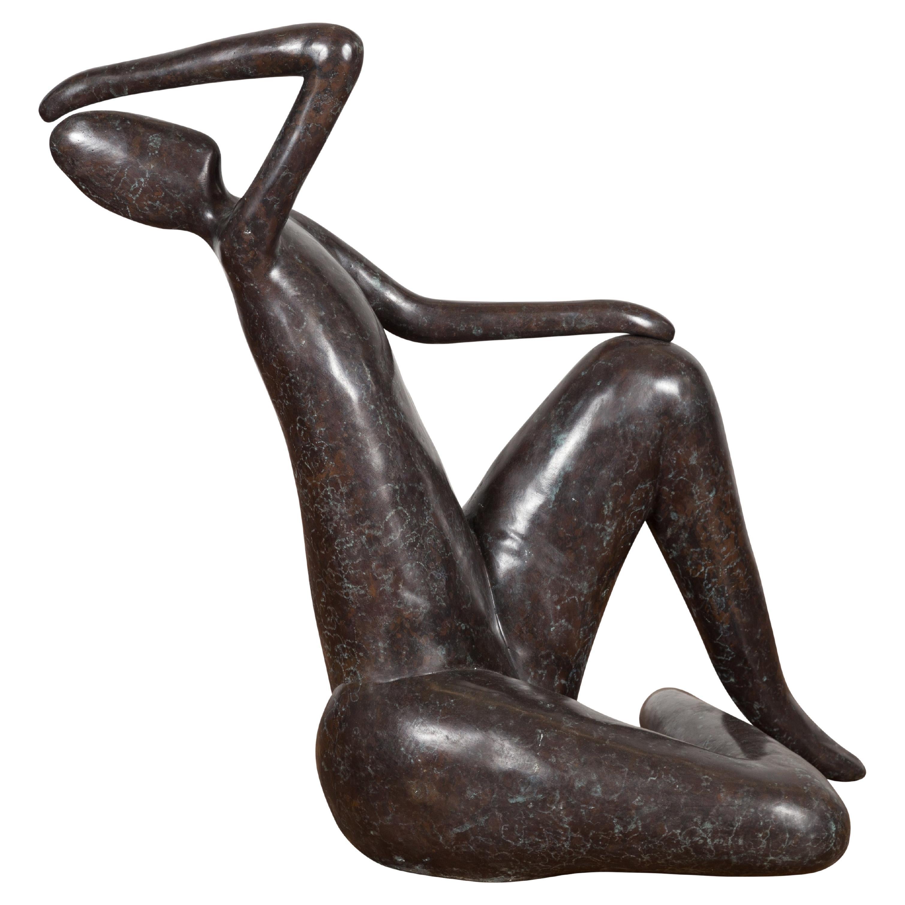 Moderne abstrakte Frau-Bronze-Skulptur im Angebot