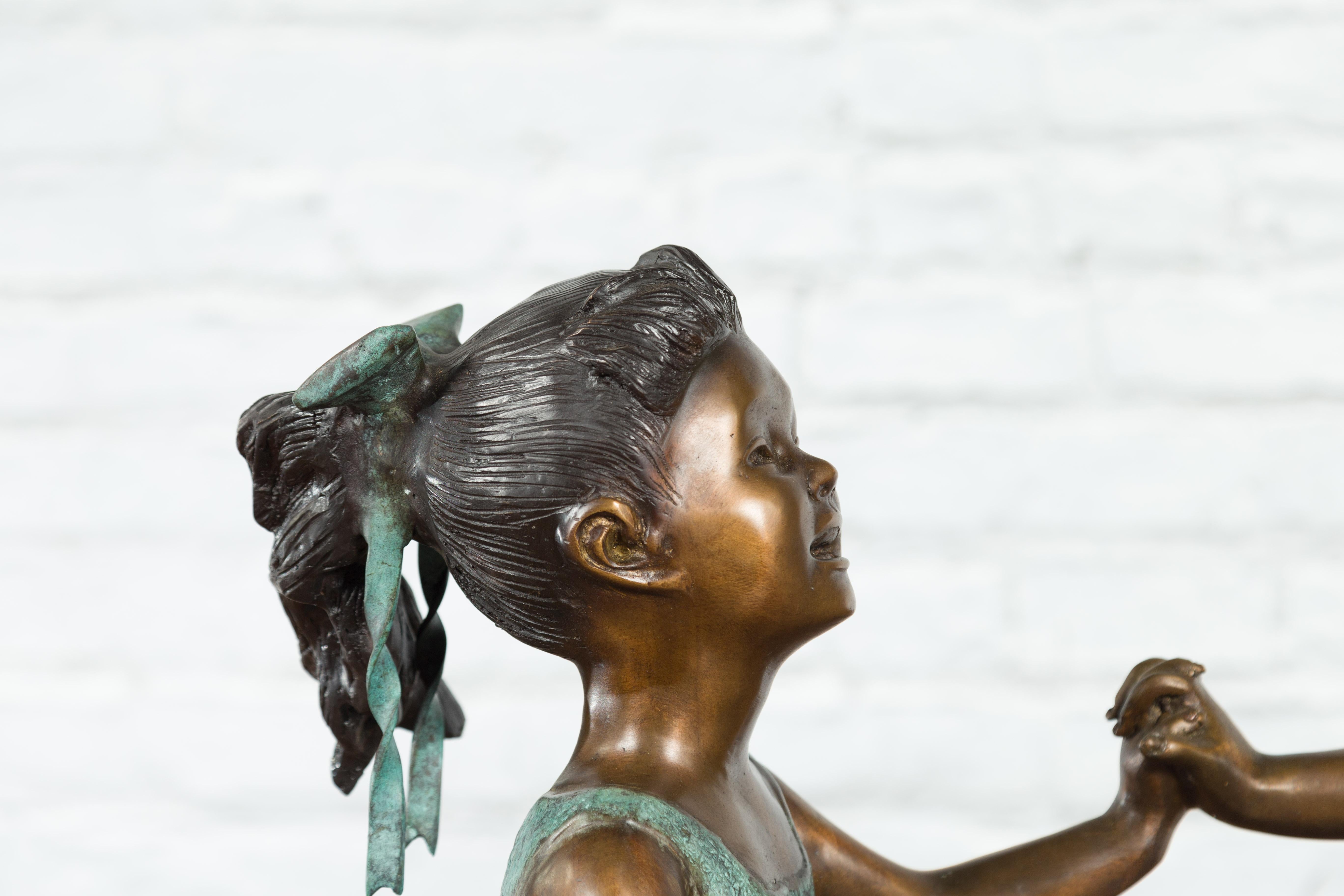 XXIe siècle et contemporain Groupe de frères et sœurs dansants en bronze sculpté moulé à la cire perdue, transformé en fontaine en vente