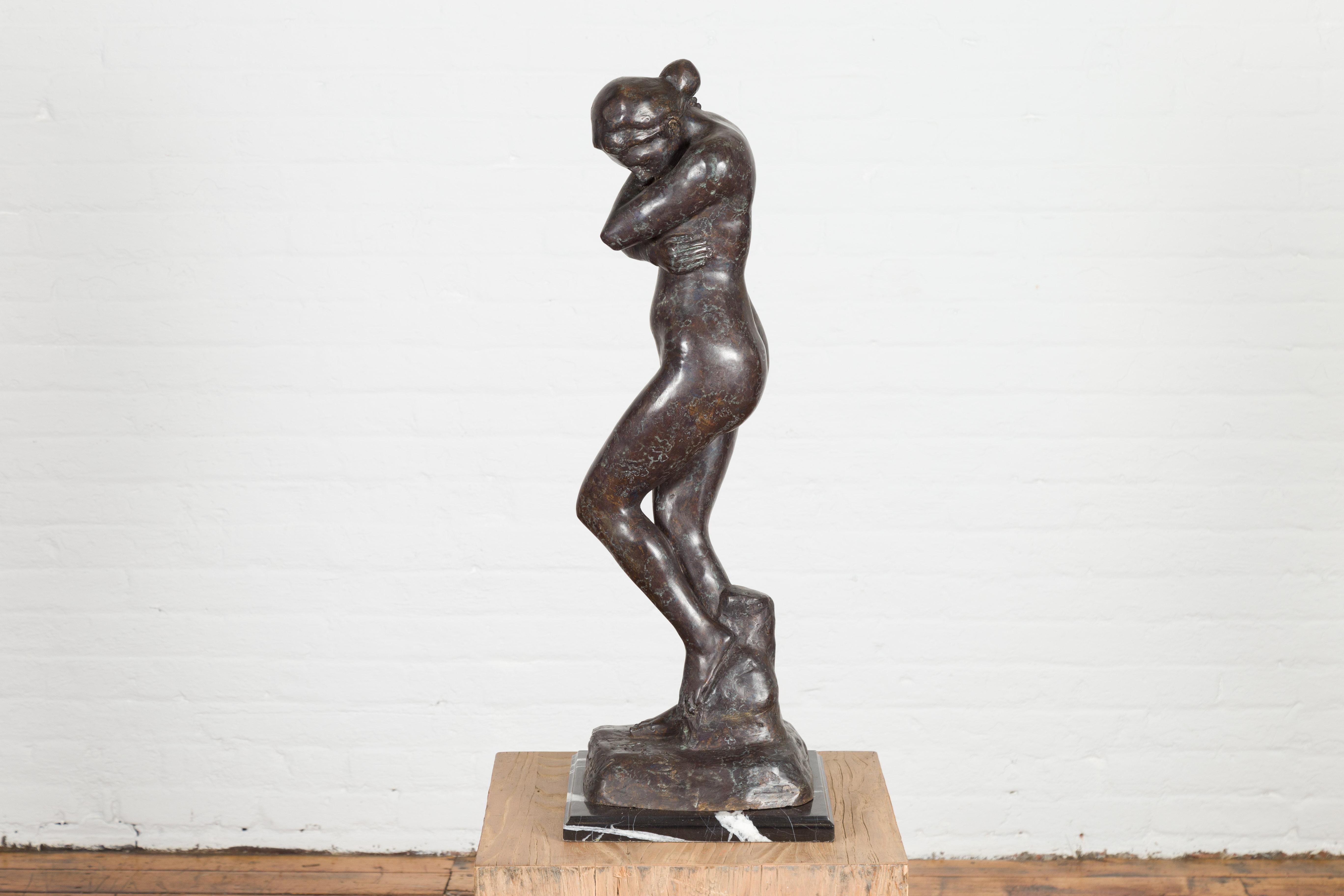 Skulptur aus Bronzeskulptur aus Wachsguss, inspiriert von Auguste Rodins Eva auf Marmorsockel im Angebot 9