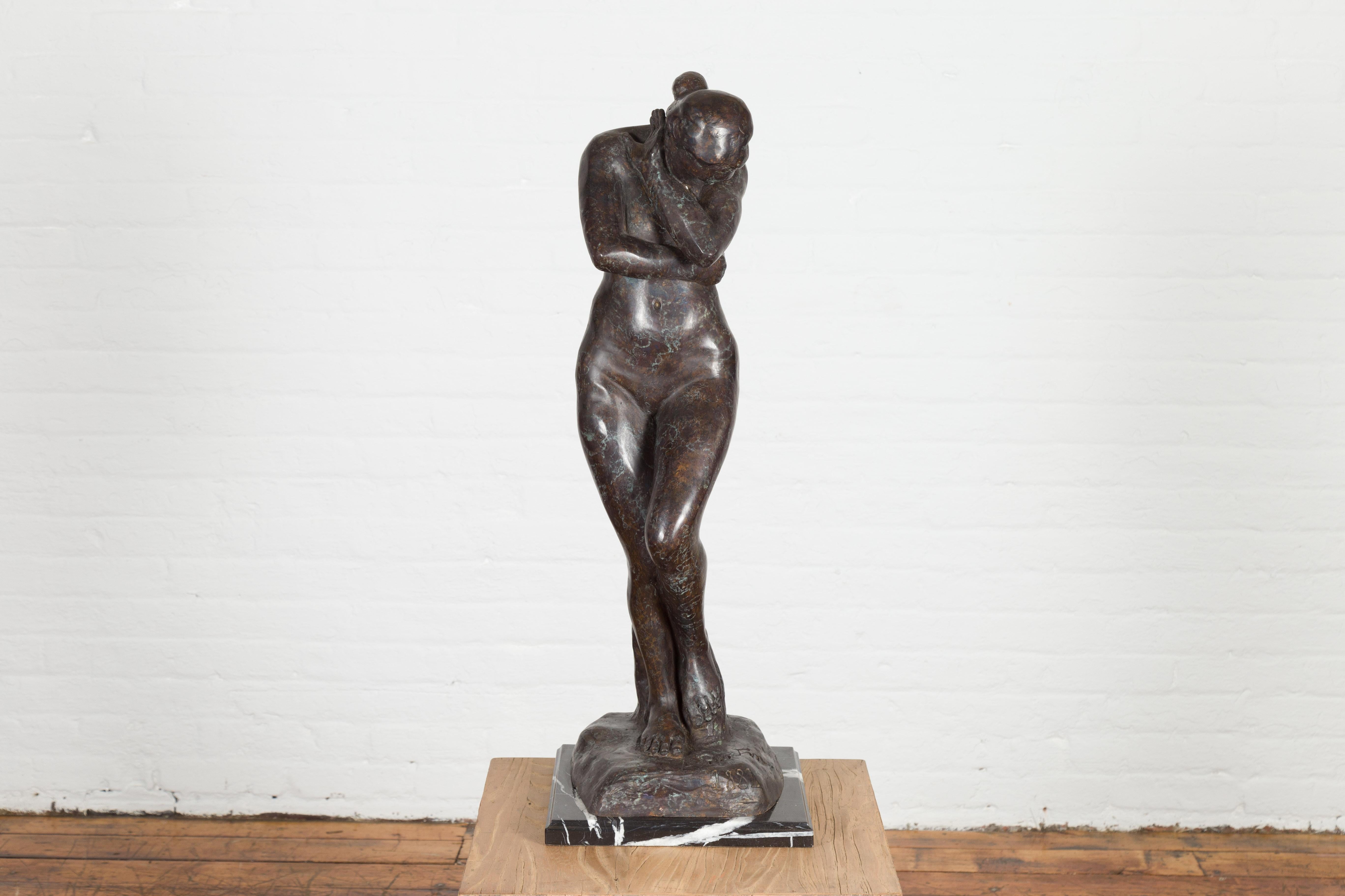 Skulptur aus Bronzeskulptur aus Wachsguss, inspiriert von Auguste Rodins Eva auf Marmorsockel im Zustand „Hervorragend“ im Angebot in Yonkers, NY