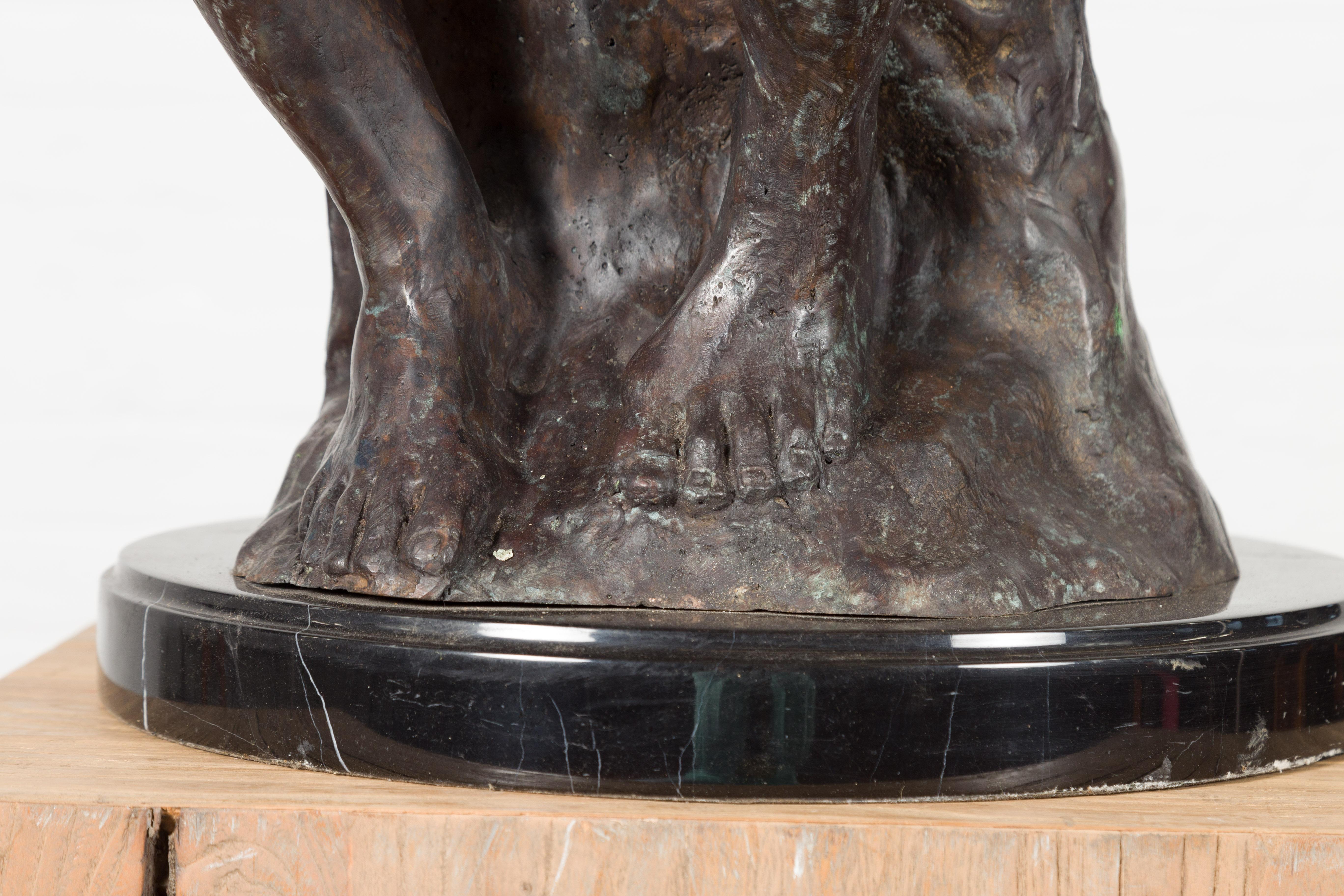 Sculpture sur socle en bronze coulé à la cire perdue inspirée de The thinker d'Auguste Rodin en vente 6