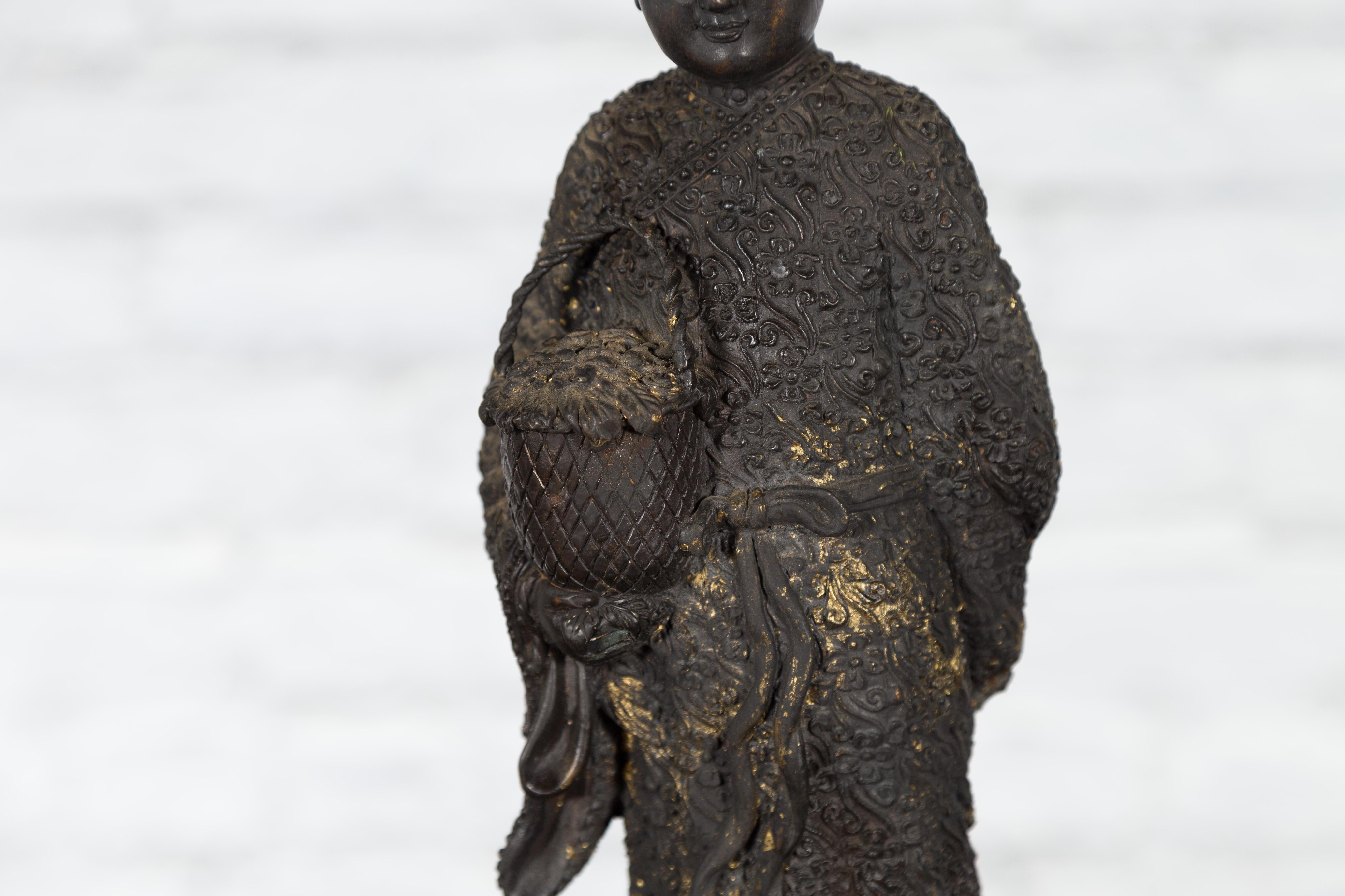Verlorene Wachsguss-Bronzestatue einer jungen japanischen Jungfrau aus Bronzeguss, die auf einem Fischsockel steht im Angebot 1