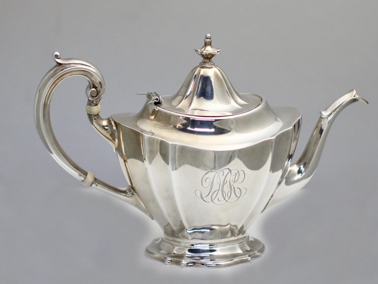 Reed and Barton sterling silver tea service
An American silver four-piece tea service
Marked Reed & Barton,
20th century
Comprising:
teapot, cream jug, covered sugar bowl, and kettle-on-stand,
each urn-form on spreading circular foot, with