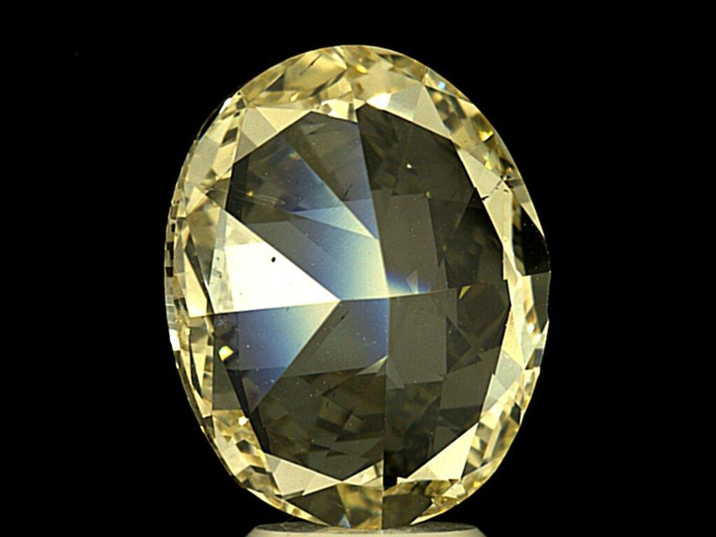 Women's or Men's Lot: 8102 GIA Oval 6.01 Cts. Fancy Light Yellow Vs2 Diamond Set in 18k Halo Ring For Sale