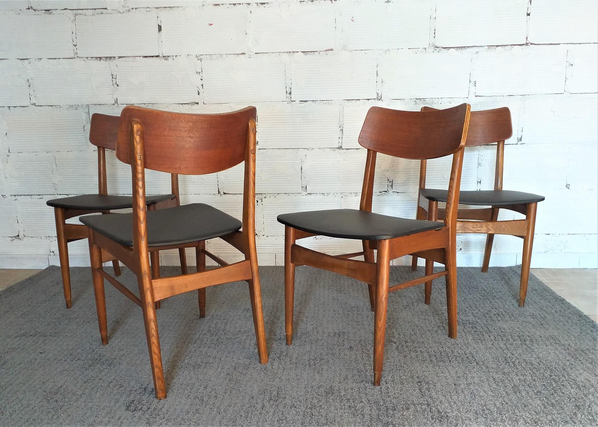 Lot de 4 chaises en bois teinté recouvertes de simili cuir.
Le bois est attaqué ici et là par des vers et nécessite un traitement. Le simili est à remplacer.