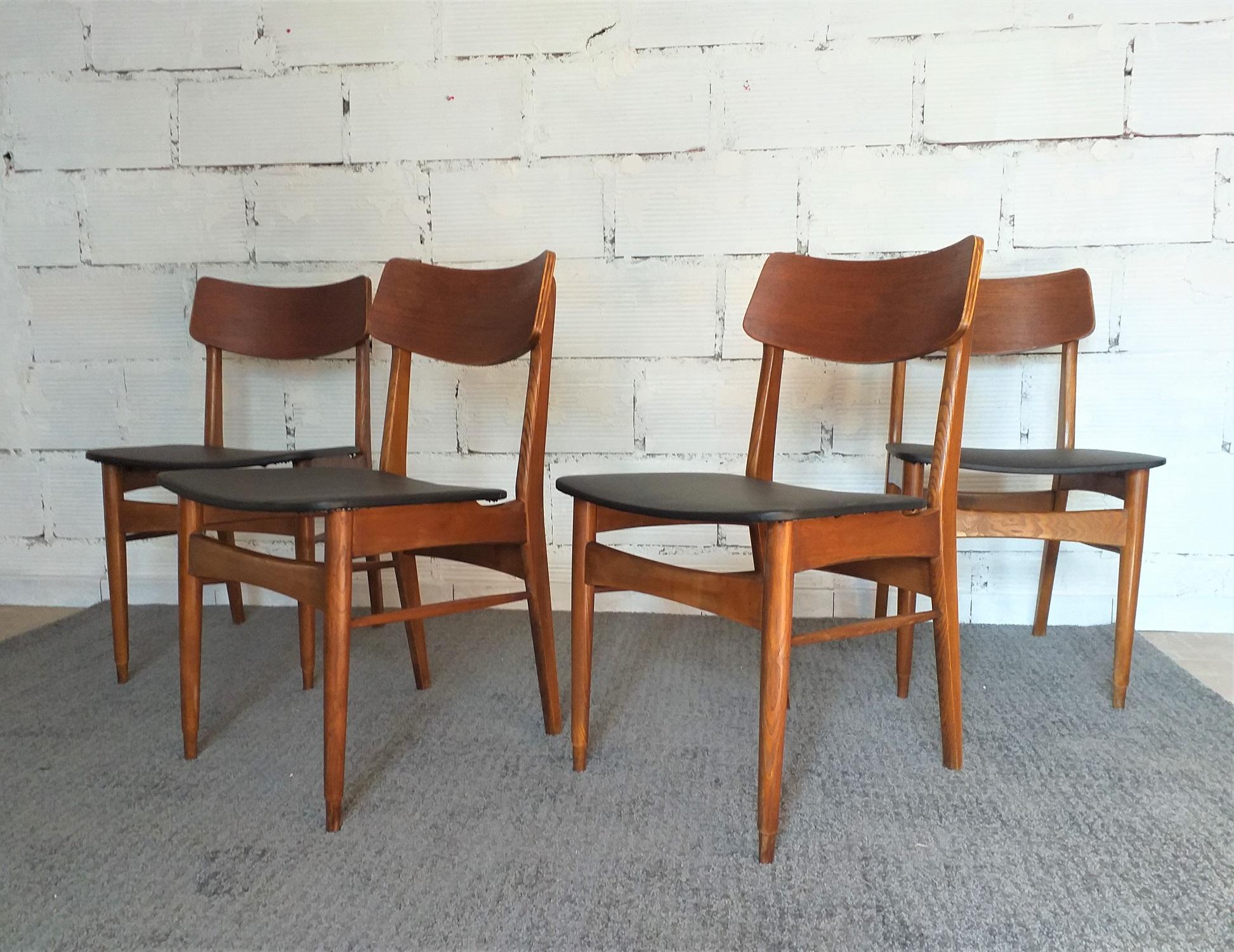 Mid-Century Modern Lot de 4 chaises vintage en bois et simili cuir en vente