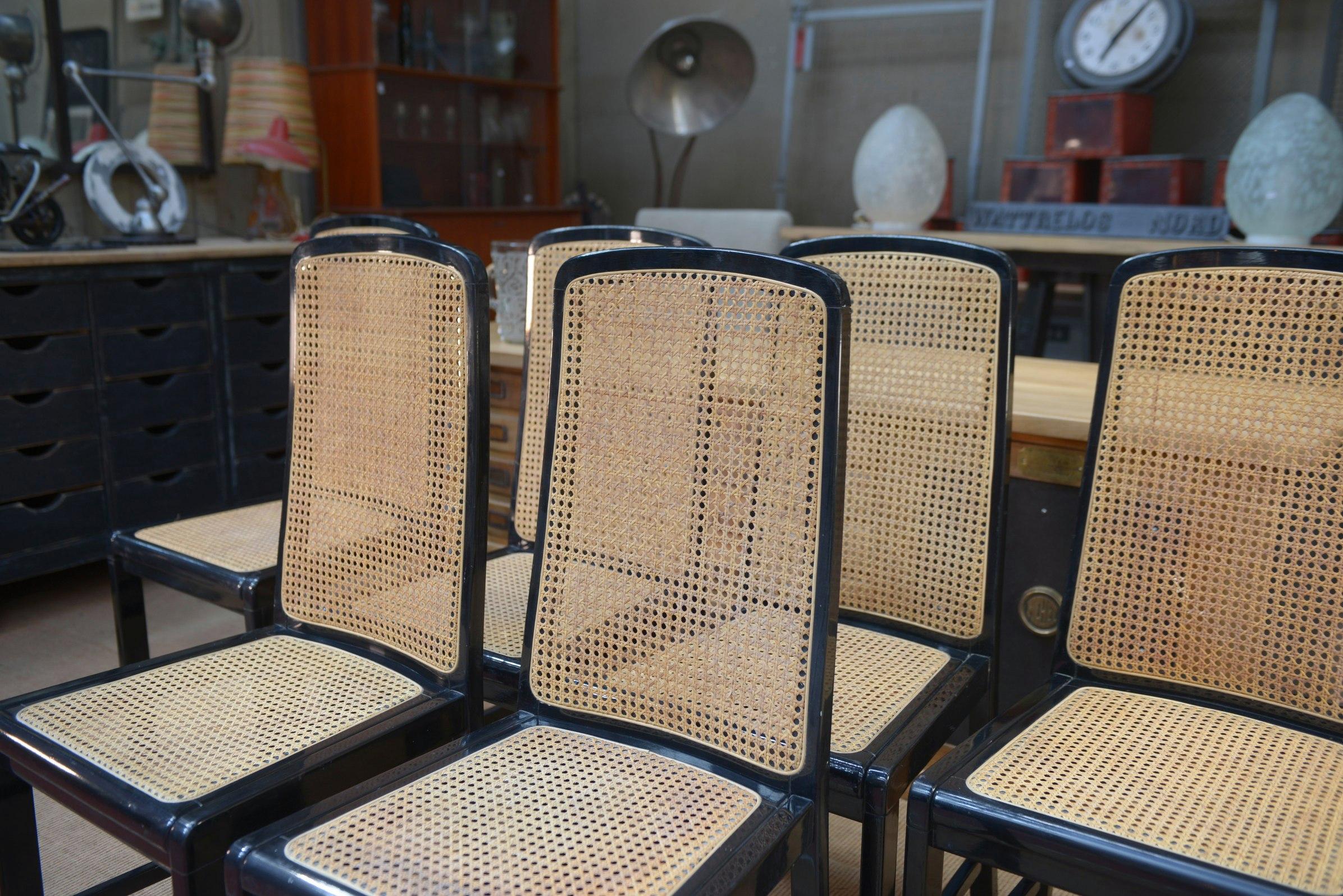 Lot de 6 chaises cannées Vintage en bois laqué noir d'origine 1970 For Sale 10