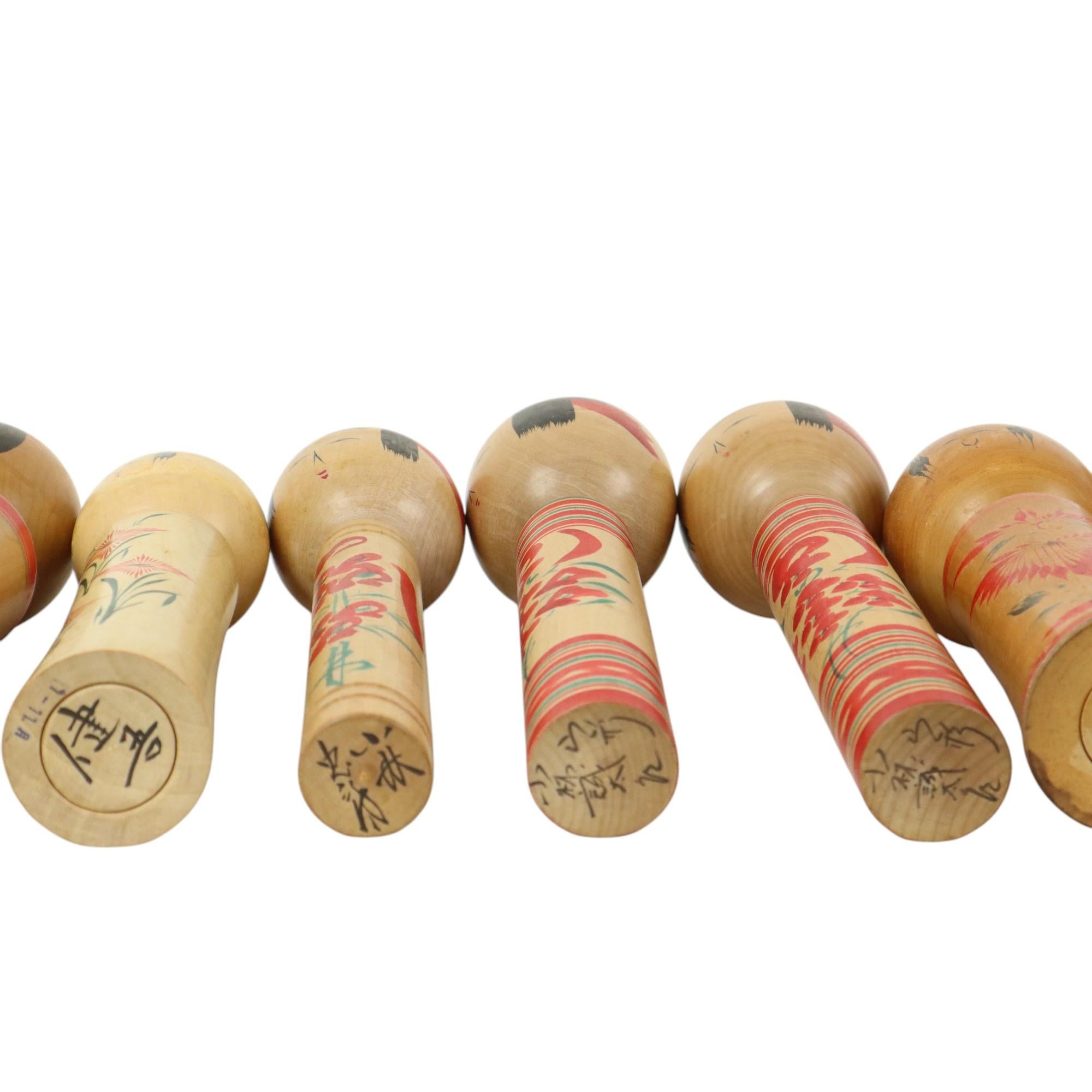 Lotto di 13 Kokeshi d'epoca tradizionali Giappone Seconda metà del XX secolo in vendita 7