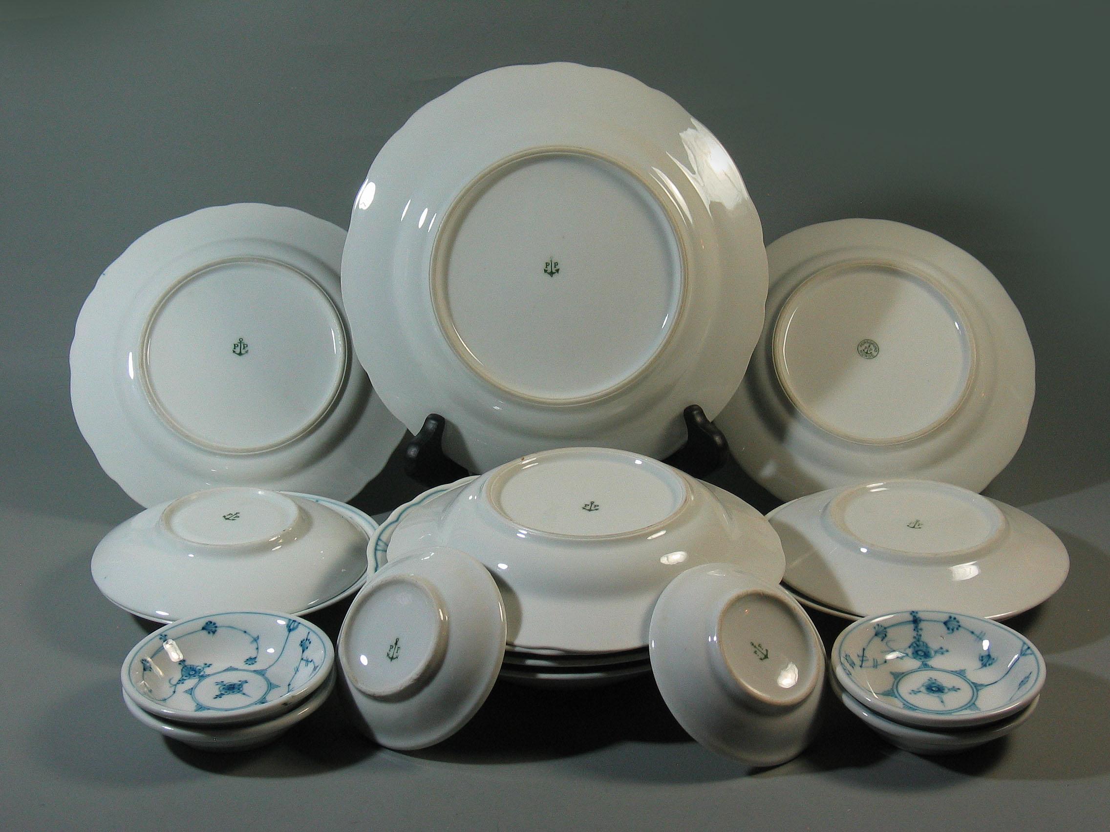Norwegian Lot of 17 Porsgrund Hand Painted Porcelain Plates in “Bogstad Straw” Pattern