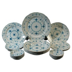 Lot de 17 assiettes en porcelaine peintes à la main à motif de paille de Bogstad