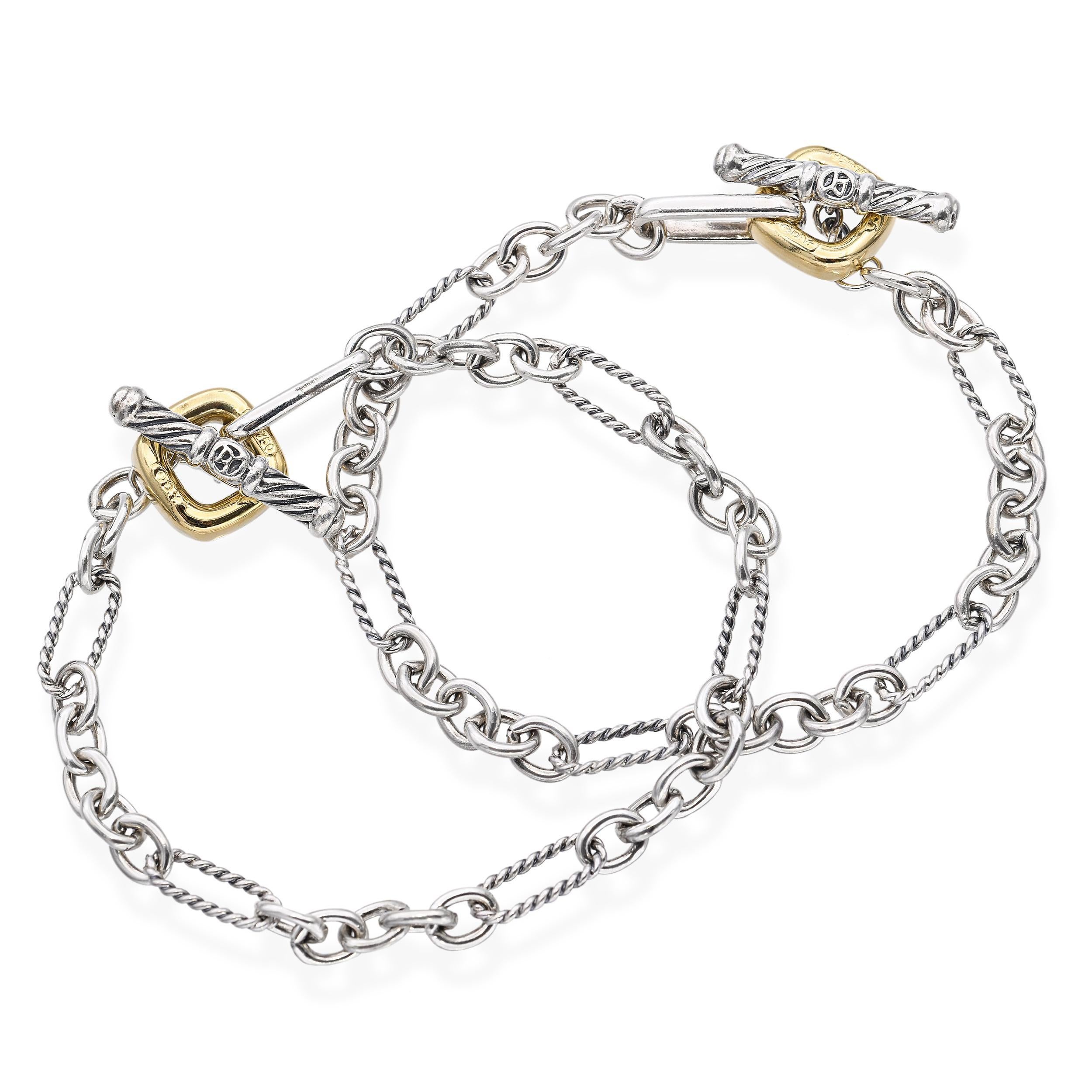 Questo braccialetto, che rappresenta il connubio tra l'eleganza scultorea di David Yurman e l'artigianato dei metalli misti, presenta un'alternanza di cavi in argento sterling e maglie Figaro lucide accentate con oro giallo 18 carati. La classica