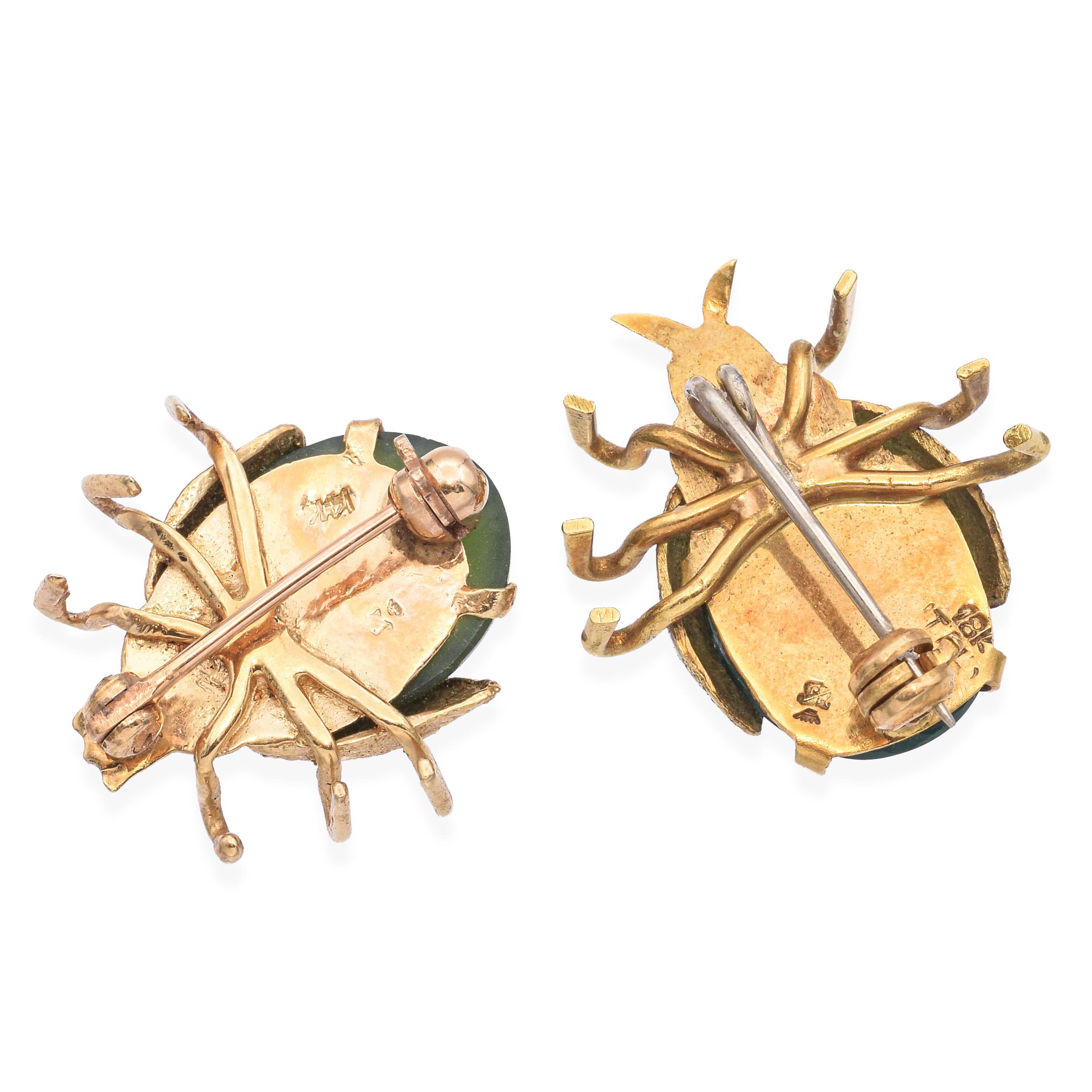 Lot of 2 Vintage 14K Gelbgold Jade und Chalcedon Lady Bug Broschen im Zustand „Gut“ im Angebot in New York, NY