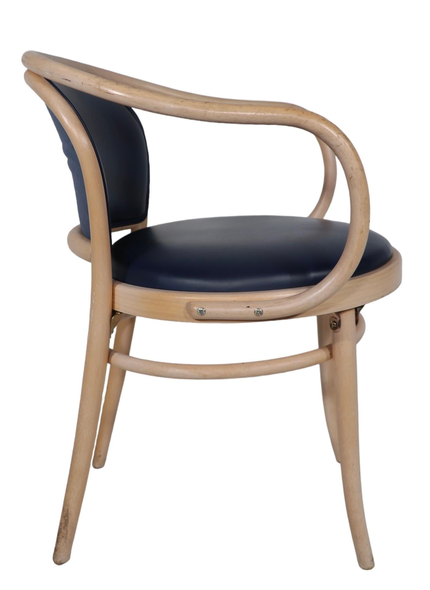 Lot de 21 Thonet  TON modèle 30 de fauteuils en bois courbé de l'hôtel Adelphi Saratoga en vente 3