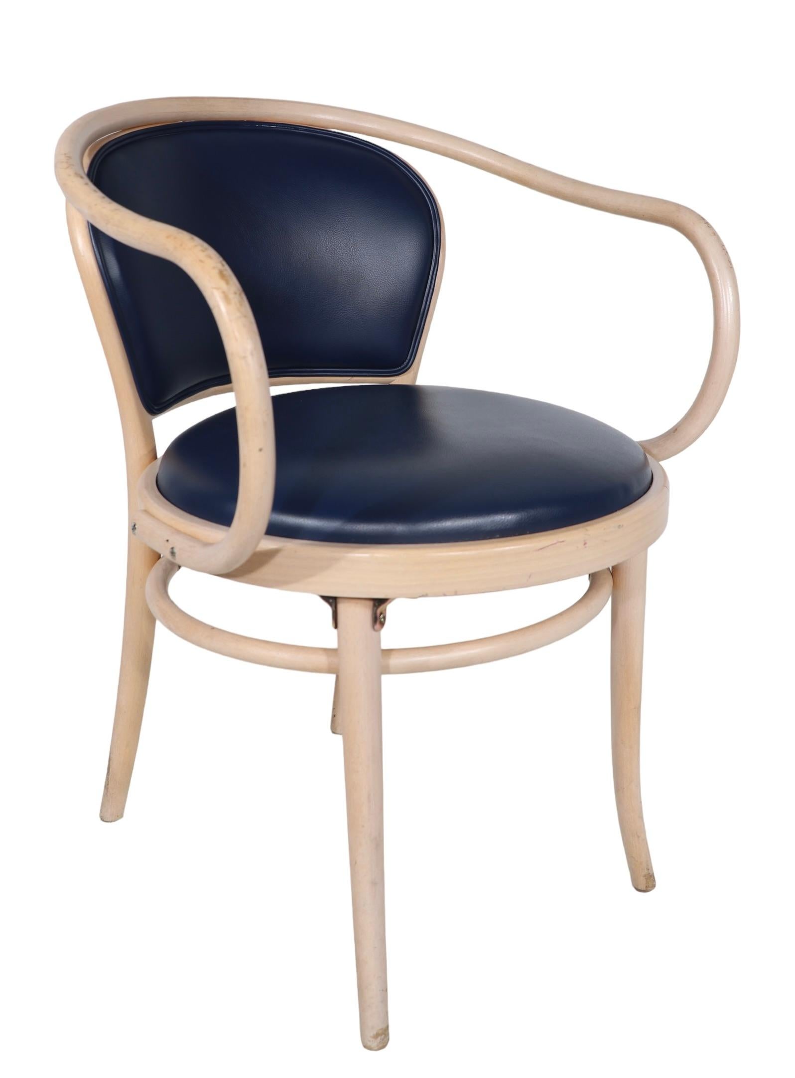 Lot de 21 Thonet  TON modèle 30 de fauteuils en bois courbé de l'hôtel Adelphi Saratoga en vente 5