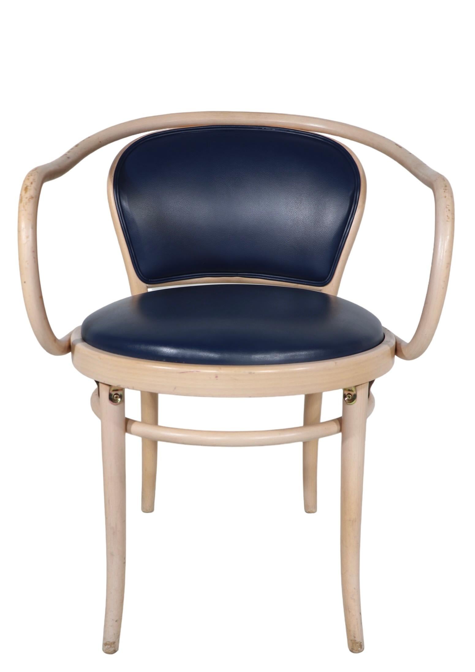 Lot de 21 Thonet  TON modèle 30 de fauteuils en bois courbé de l'hôtel Adelphi Saratoga en vente 6