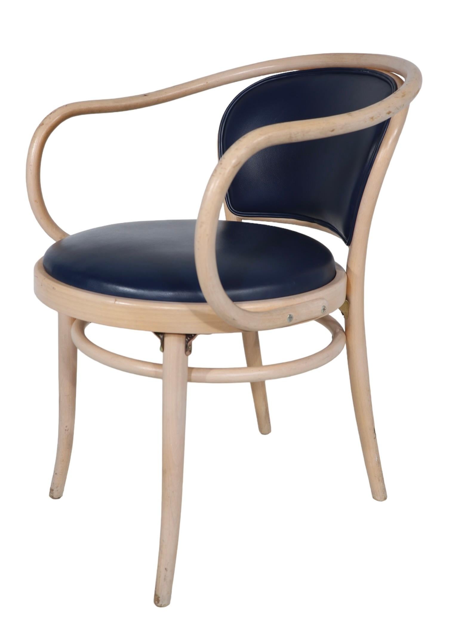 Lot de 21 Thonet  TON modèle 30 de fauteuils en bois courbé de l'hôtel Adelphi Saratoga en vente 7