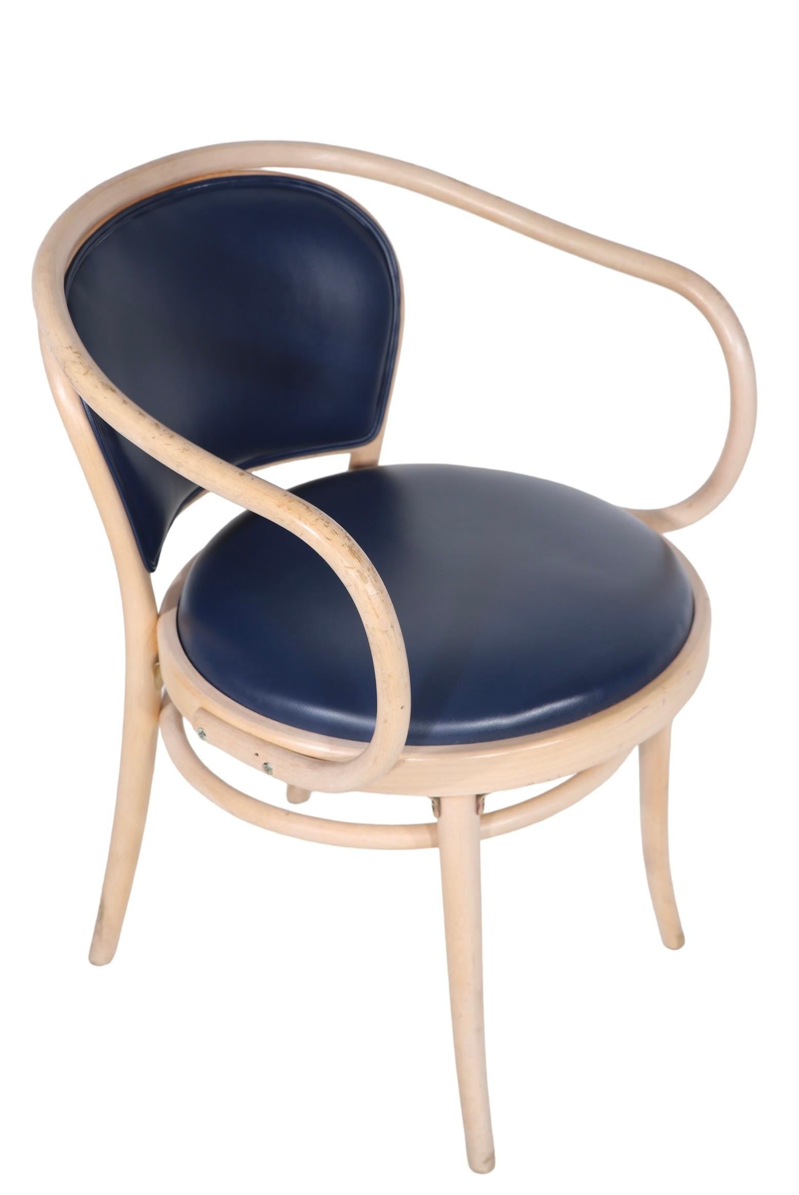Tchèque Lot de 21 Thonet  TON modèle 30 de fauteuils en bois courbé de l'hôtel Adelphi Saratoga en vente