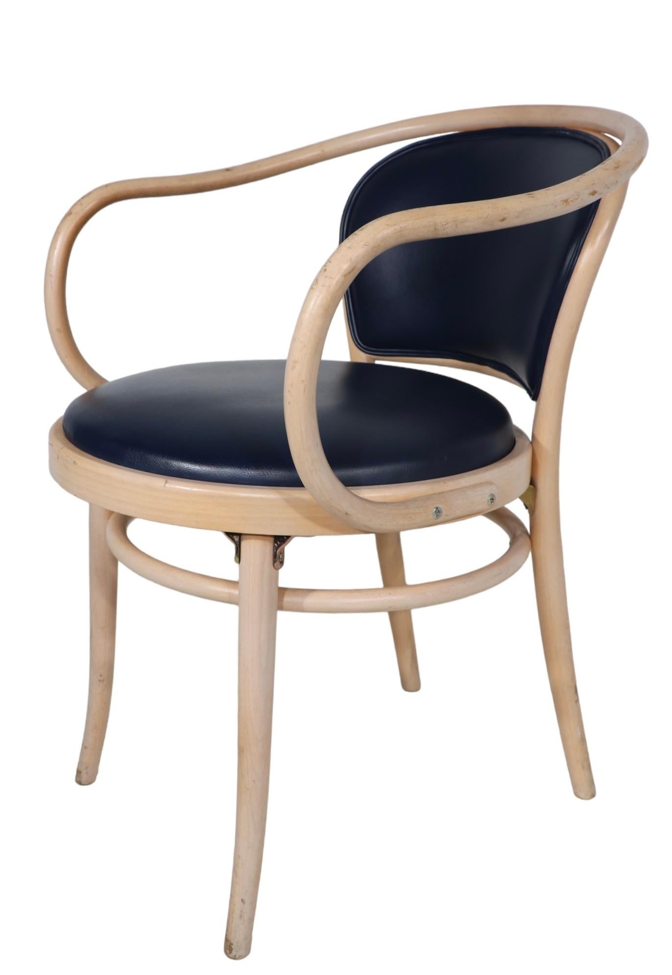 Lot de 21 Thonet  TON modèle 30 de fauteuils en bois courbé de l'hôtel Adelphi Saratoga Bon état - En vente à New York, NY