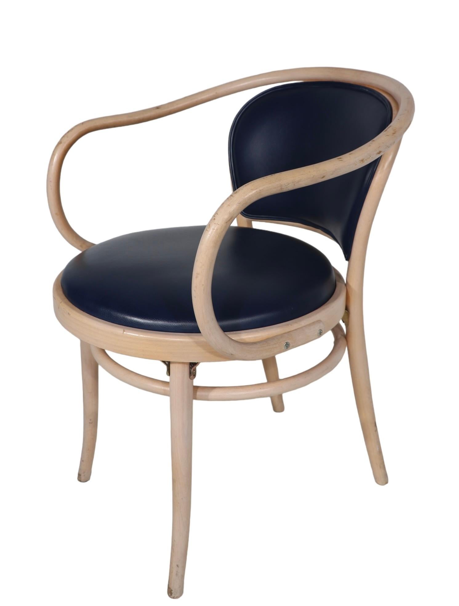 20ième siècle Lot de 21 Thonet  TON modèle 30 de fauteuils en bois courbé de l'hôtel Adelphi Saratoga en vente