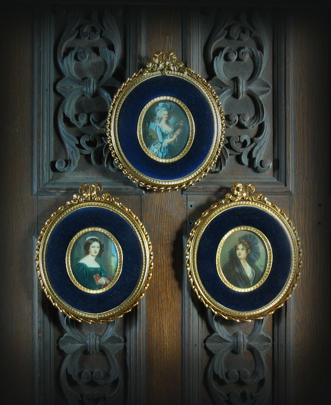 Français Lot de 3 miniatures de portraits peints à la main Continental, 1ère moitié du 20ème siècle en vente