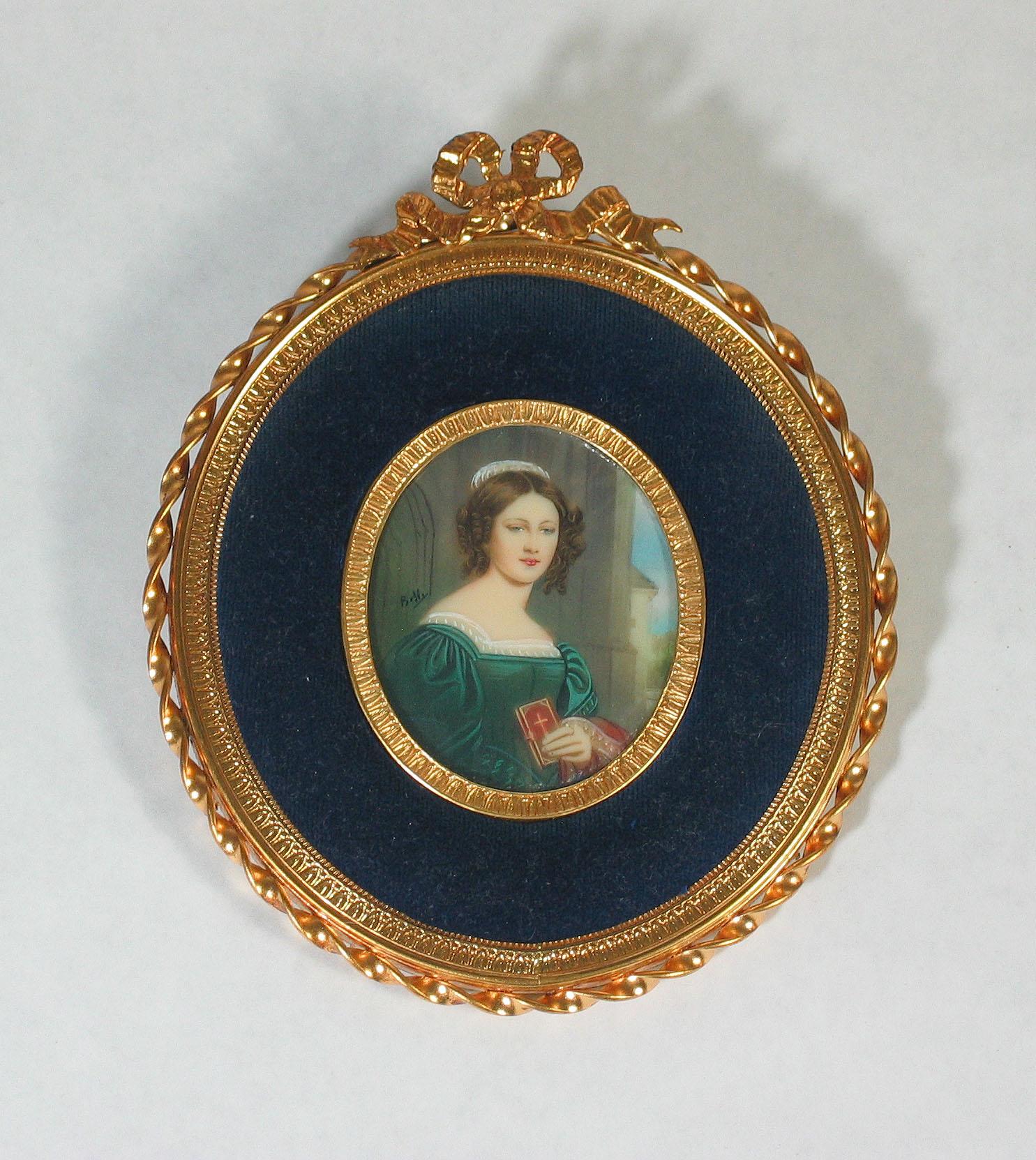 20th Century Lot Of 3 Hand Painted Portrait Miniatures Continental, 1st half of 20th century For Sale